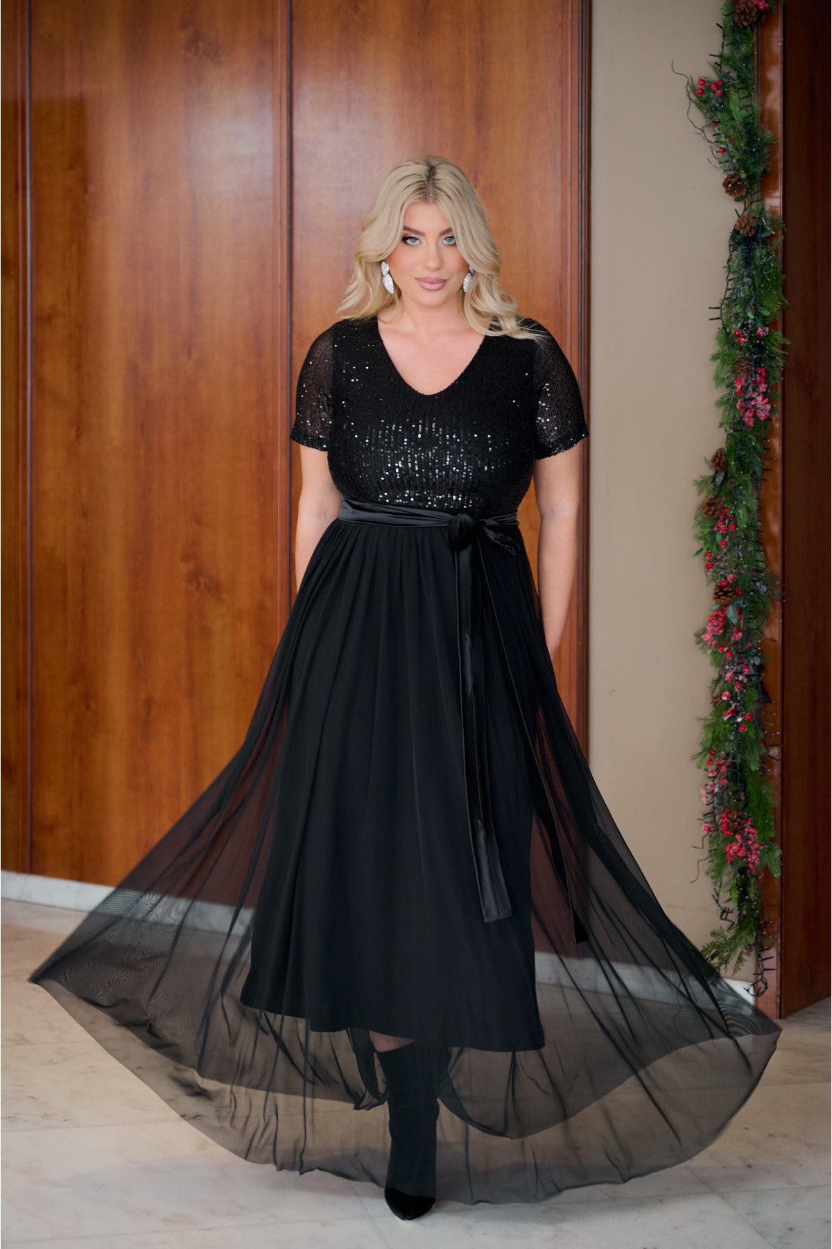  Φόρεμα παγιέτα στο στήθος και τούλι με φόδρα στο κάτω μέρος μαύρο