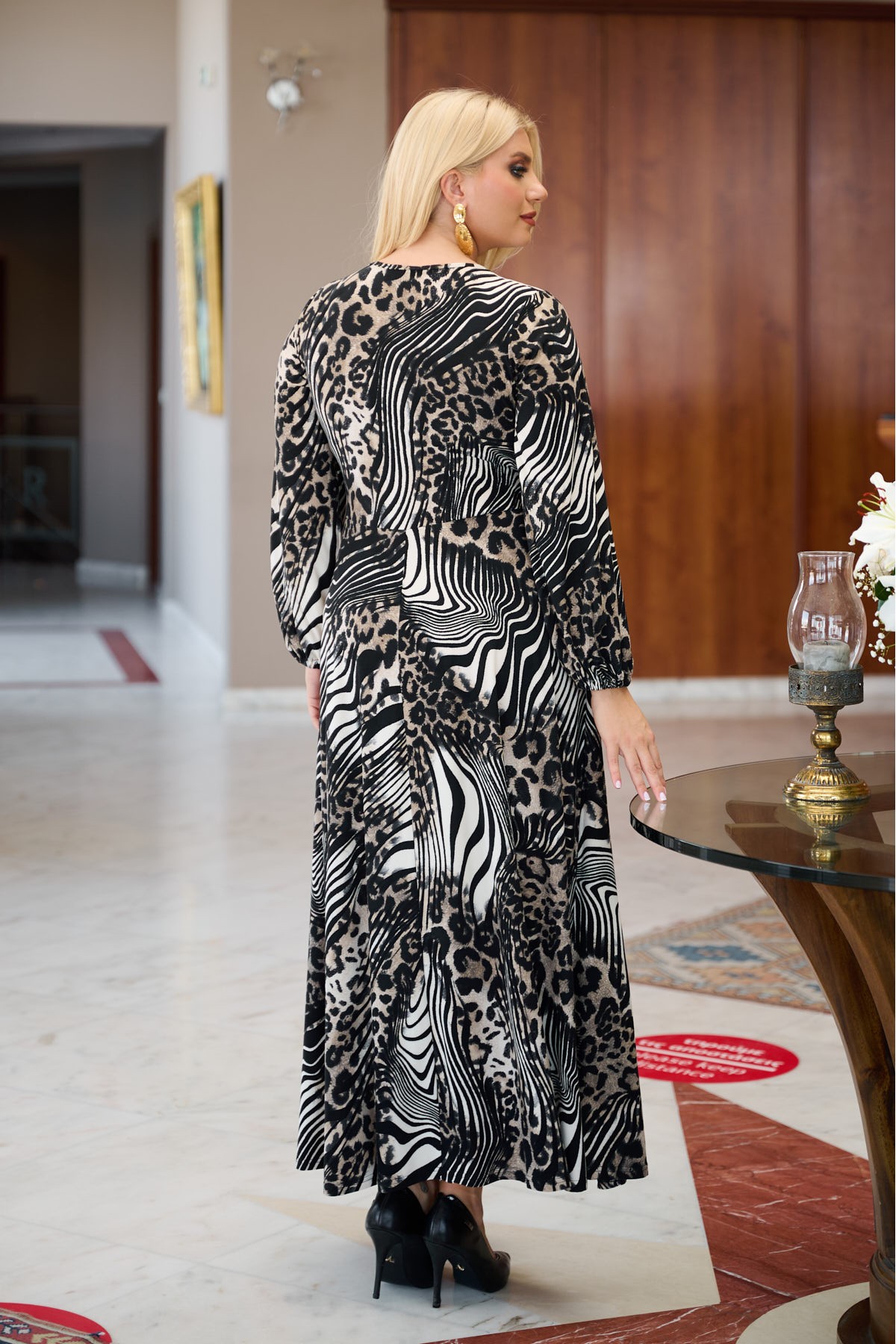 Φόρεμα μάξι κόμπος μακρύ μανίκι με λάστιχο άνιμαλ Φόρεμα μάξι κόμπος μακρύ μανίκι με λάστιχο άνιμαλ