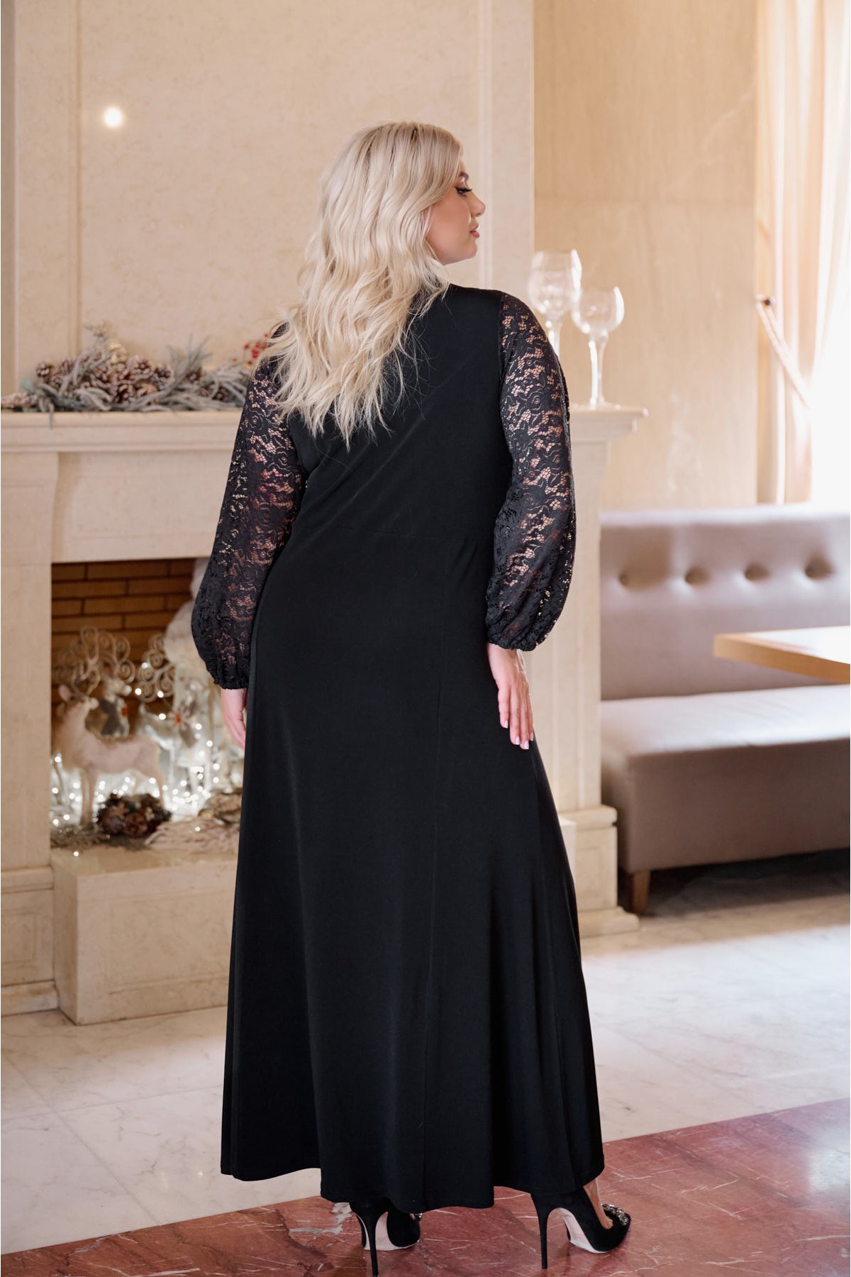 Φόρεμα V μάξι με δαντέλα στο στήθος και τα μανίκια μαύρο