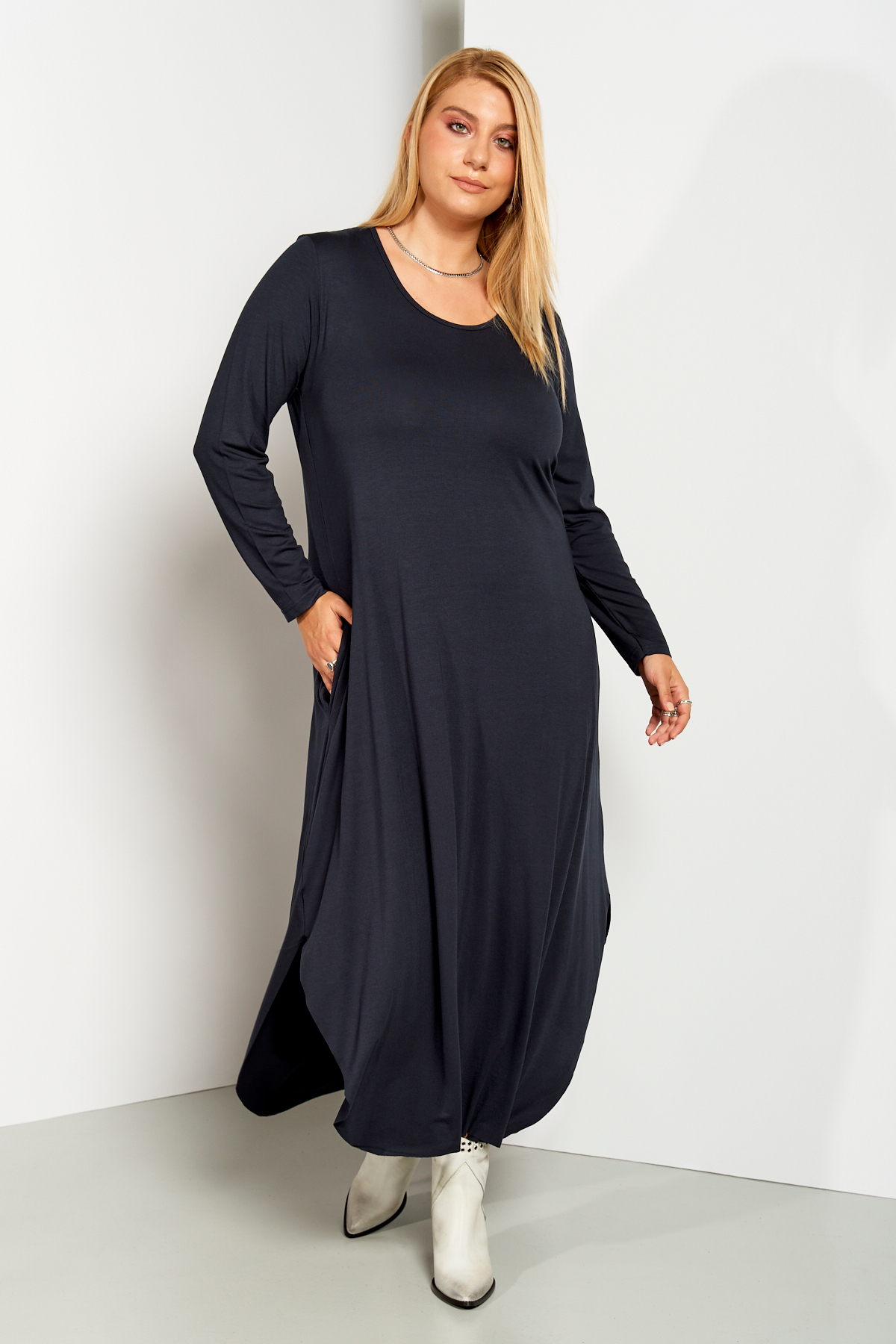 Φόρεμα viscose με τσέπες μπλε σκούρο Φόρεμα viscose με τσέπες μπλε σκούρο