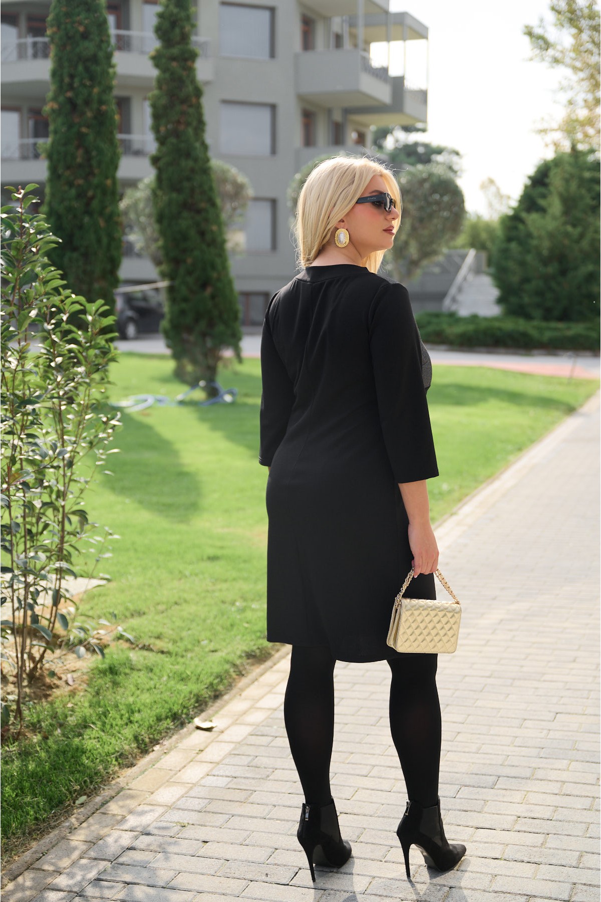 Φόρεμα τρία κουμπιά midi κρεπ  μαύρο ψαροκόκαλο