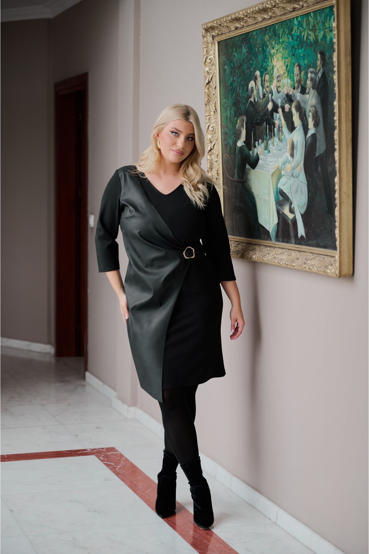 Φόρεμα midi κρεπ με κρουαζέ δερματίνη μαύρο