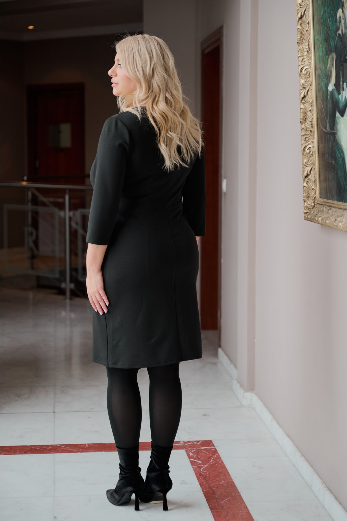 Φόρεμα midi κρεπ με κρουαζέ δερματίνη μαύρο