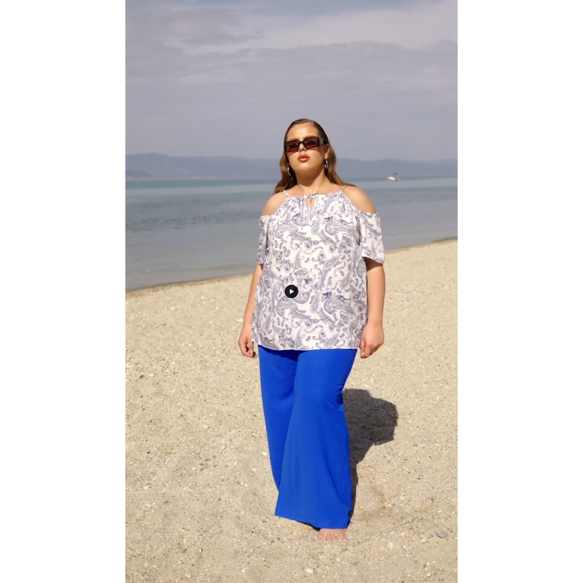 Μπλούζα Rayon έξω ώμους τιράντα με δέσιμο στη λαιμουδιά λαχούρ μπλε Μπλούζα Rayon έξω ώμους τιράντα με δέσιμο στη λαιμουδιά λαχούρ μπλε