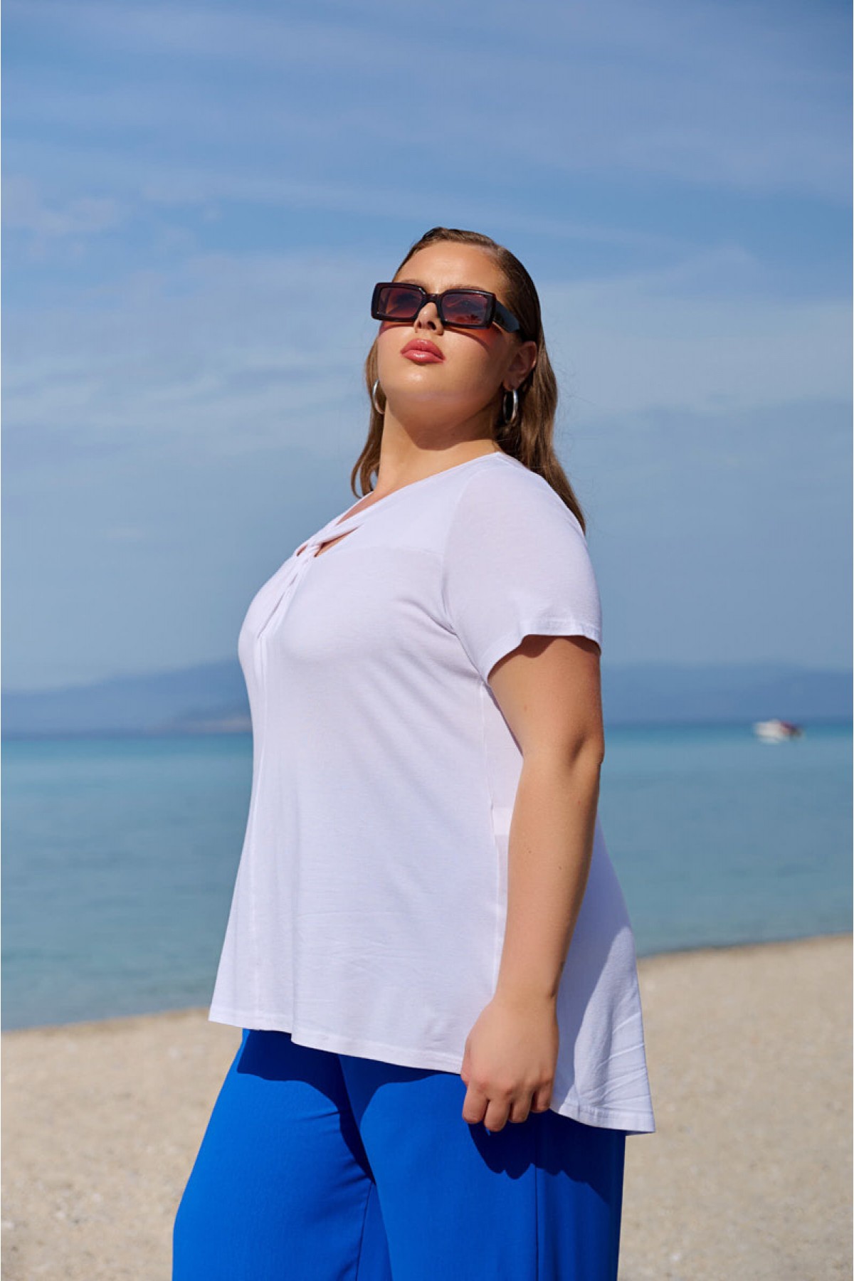 Μπλούζα viscose με λαιμουδιά κόμπο κοντό μανίκι λευκή Μπλούζα viscose με λαιμουδιά κόμπο κοντό μανίκι λευκή
