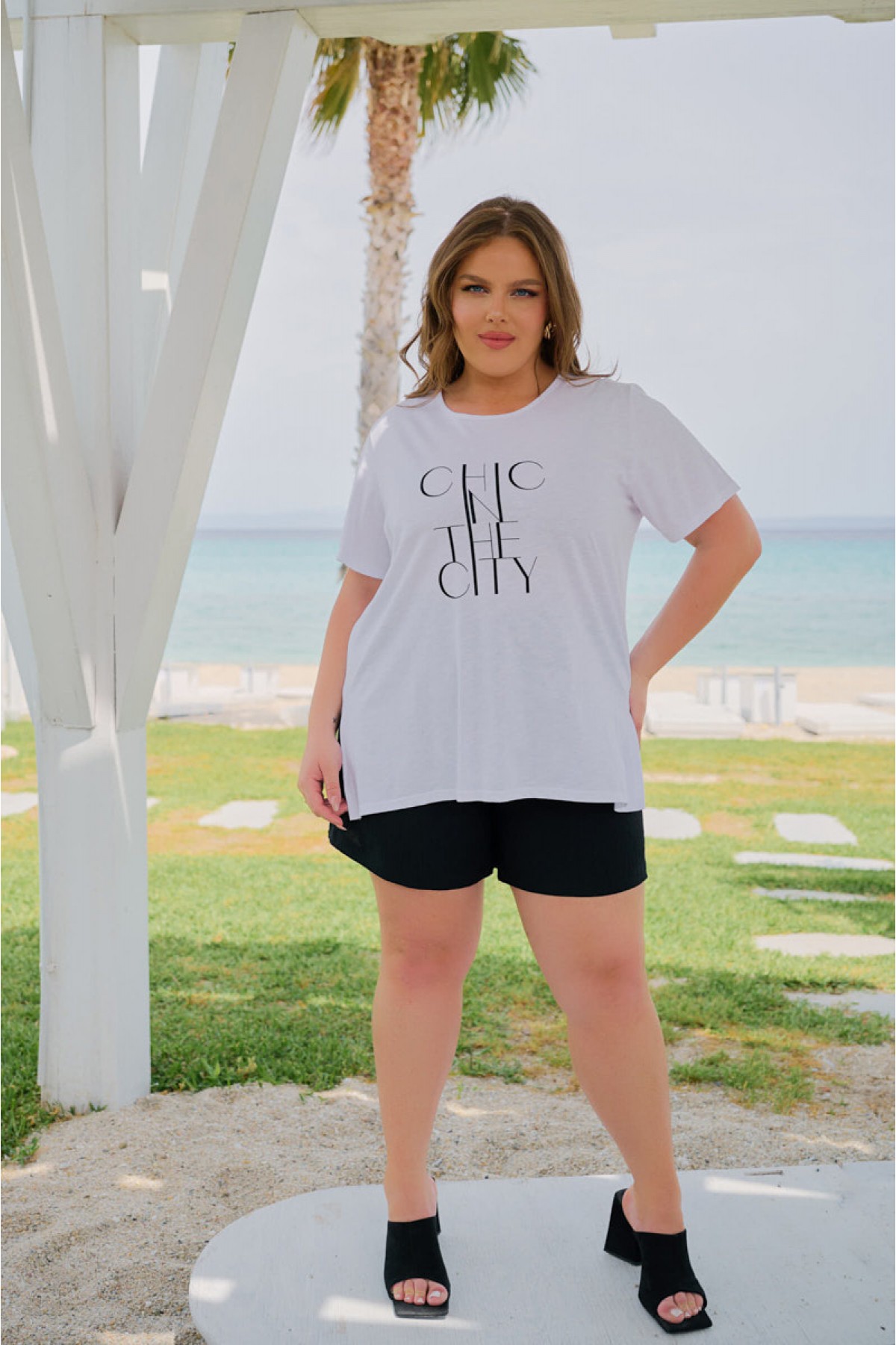 Μπλούζα μακριά βαμβακερή με τύπωμα Chic κοντό μανίκι λευκή