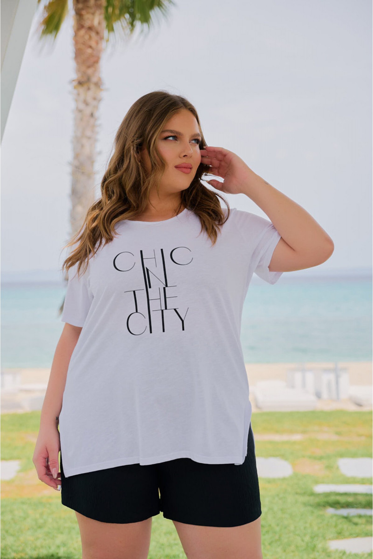 Μπλούζα μακριά βαμβακερή με τύπωμα Chic κοντό μανίκι λευκή