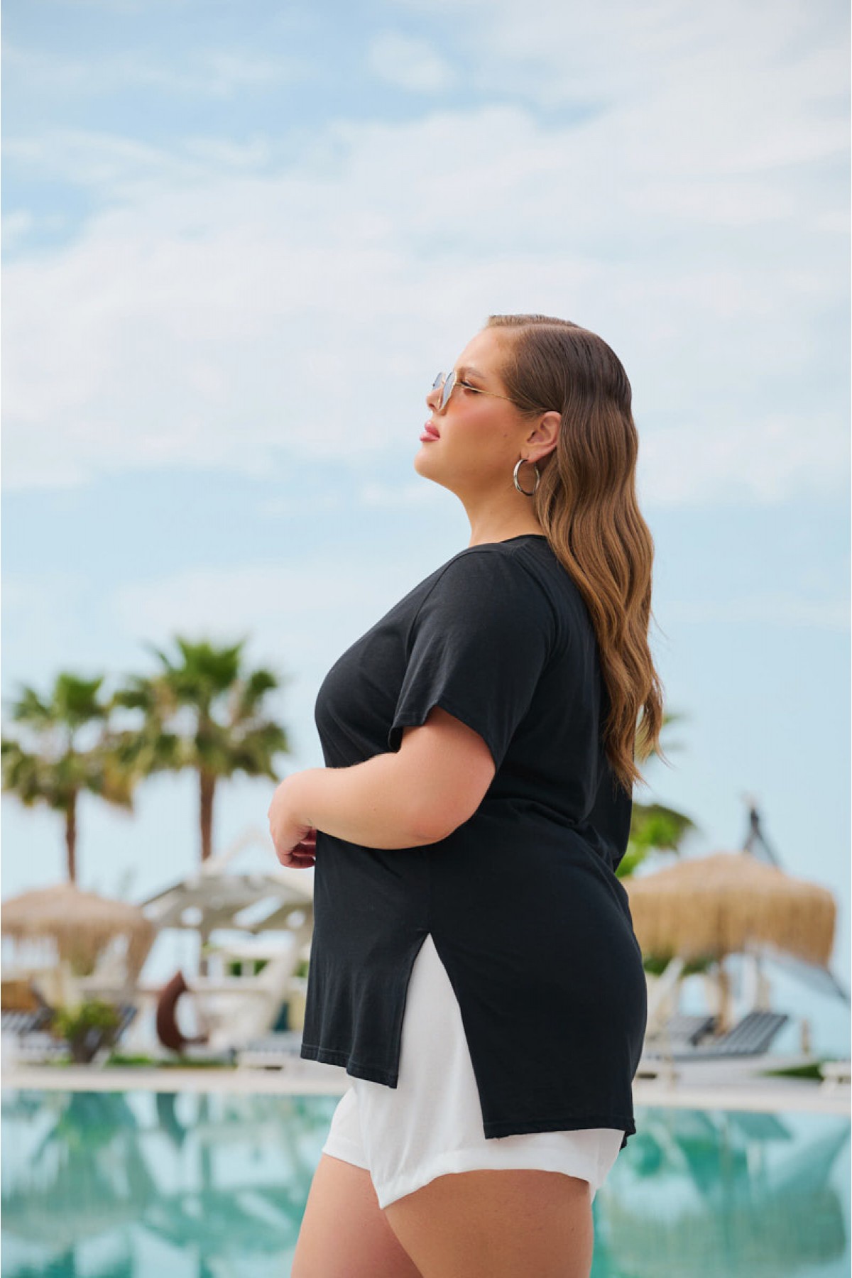 Μπλούζα μακριά βαμβακερή με τύπωμα Chic κοντό μανίκι μαύρη Μπλούζα μακριά βαμβακερή με τύπωμα Chic κοντό μανίκι μαύρη