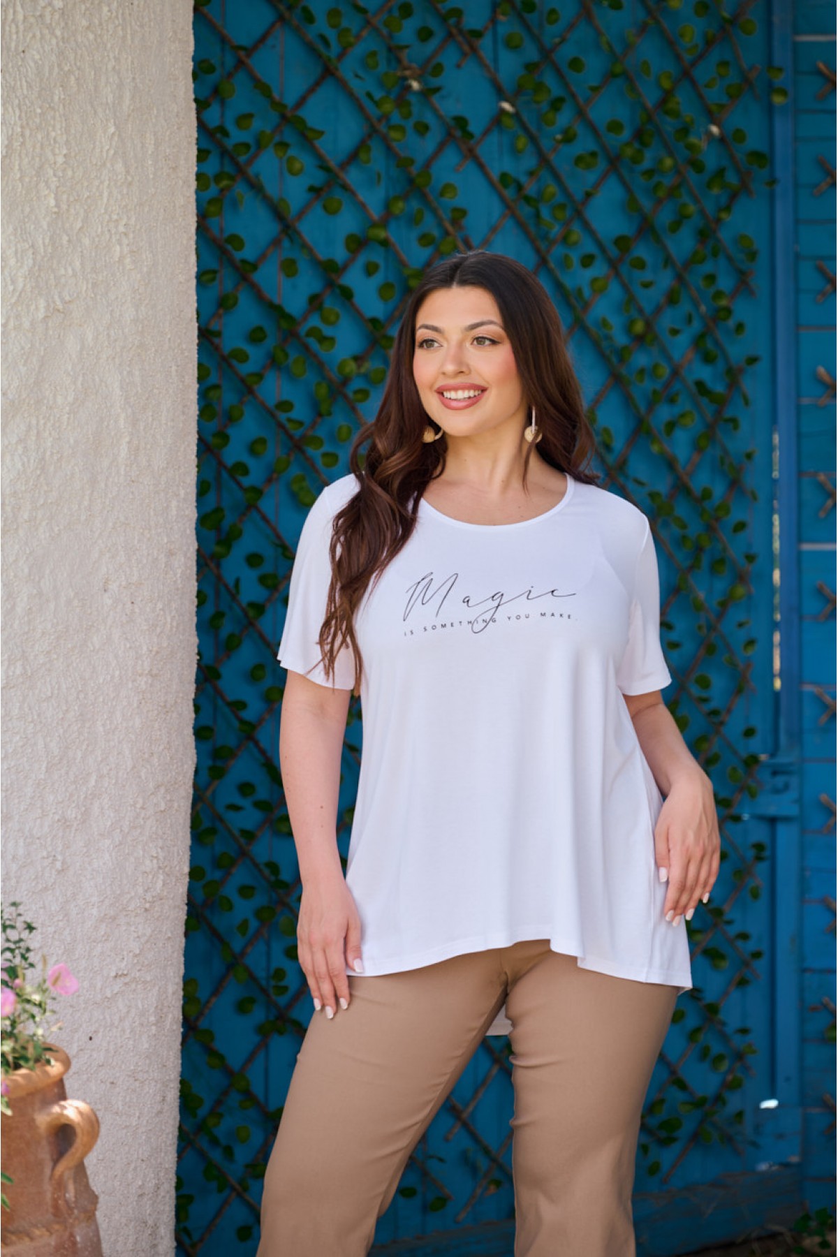 Μπλούζα viscose με κουφόπιετα πίσω και τύπωμα Magic λευκή