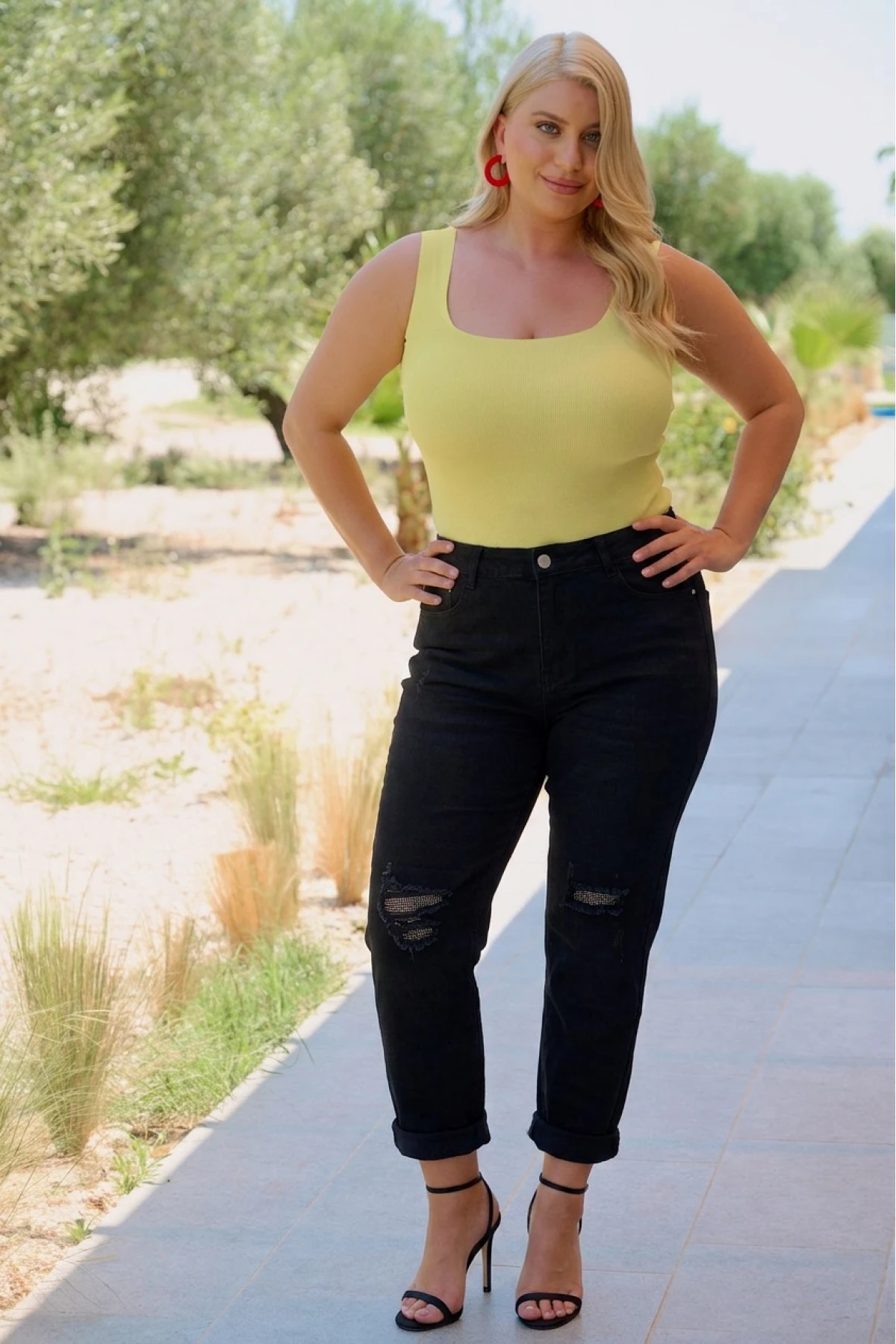 Jean παντελόνι ελαστικό mom fit σχισίματα στρας μαύρο