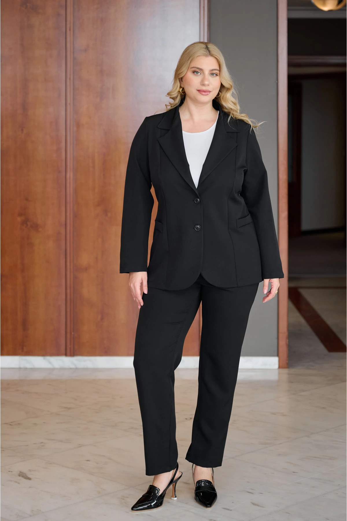 Κοστούμι ανορθωτικό σακάκι με δύο κουμπιά και παντελόνι μαύρο