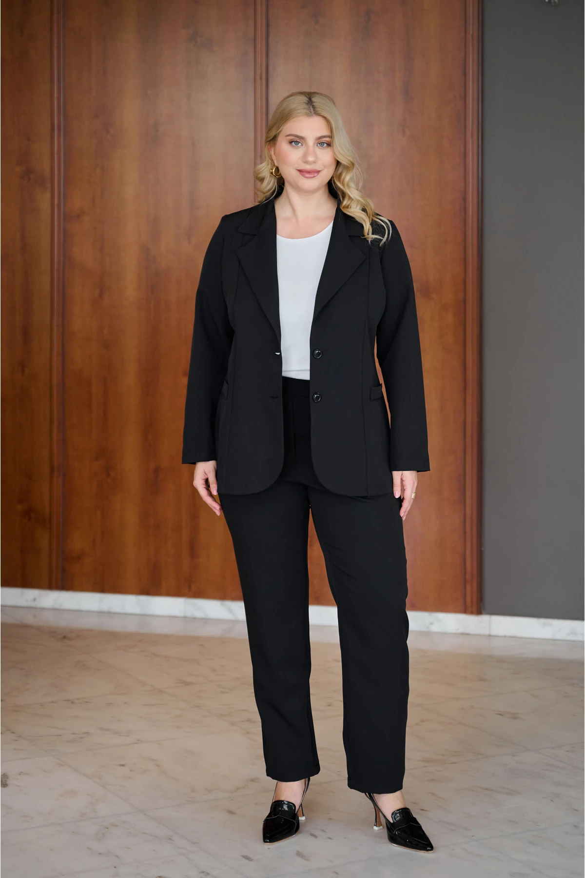 Κοστούμι ανορθωτικό σακάκι με δύο κουμπιά και παντελόνι μαύρο