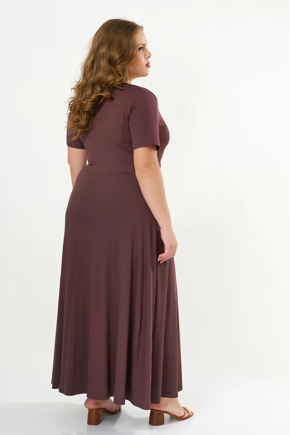 Φόρεμα μάξι κόμπος ελαστική viscose καφέ Φόρεμα μάξι κόμπος ελαστική viscose καφέ