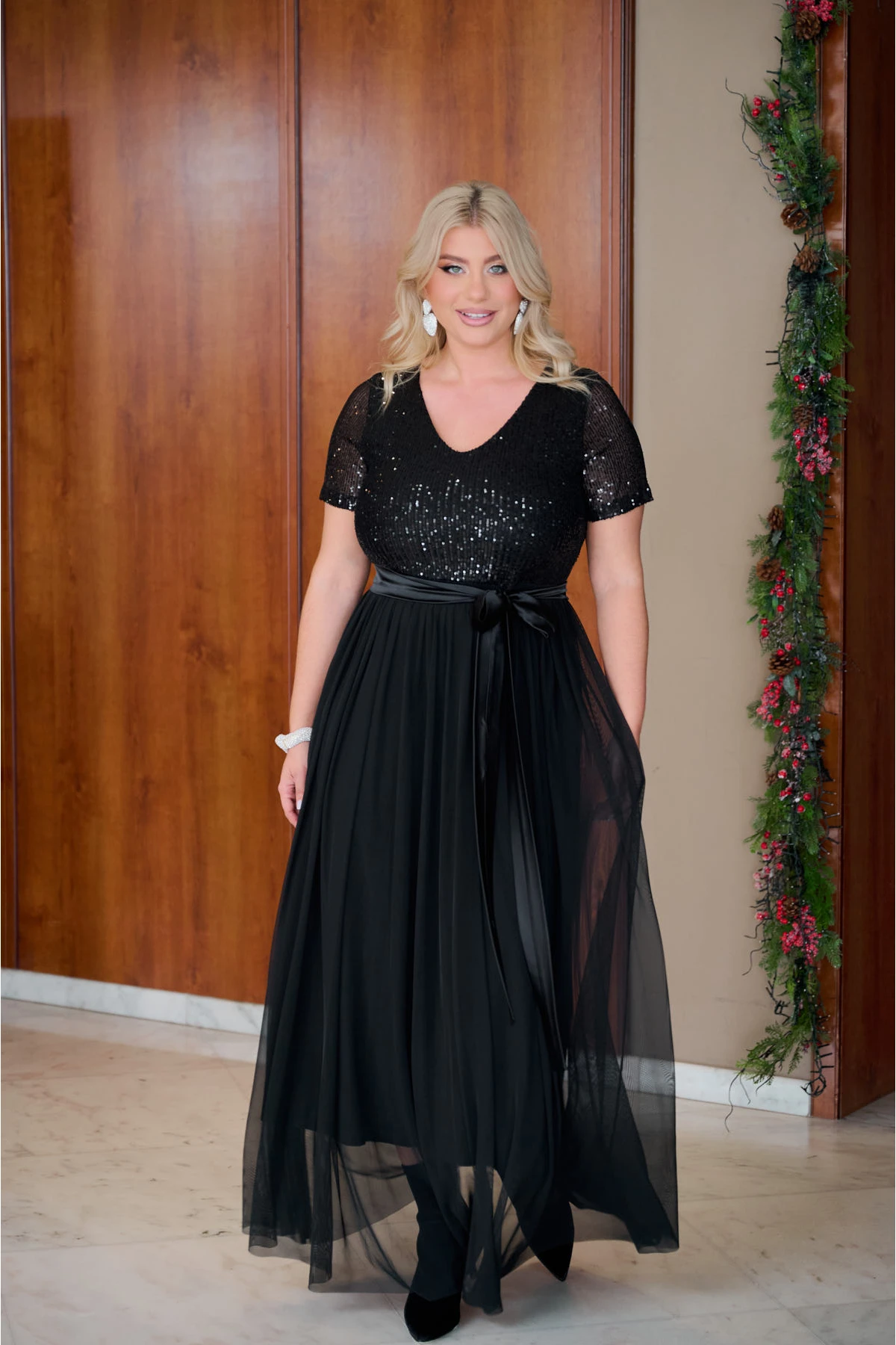  Φόρεμα παγιέτα στο στήθος και τούλι με φόδρα στο κάτω μέρος μαύρο