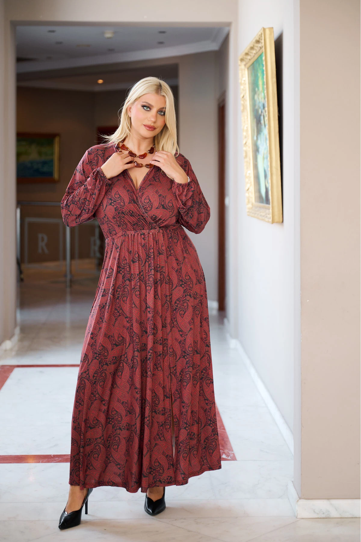 Φόρεμα κρουαζέ μάξι μανίκι με λάστιχο λαχούρ καφέ