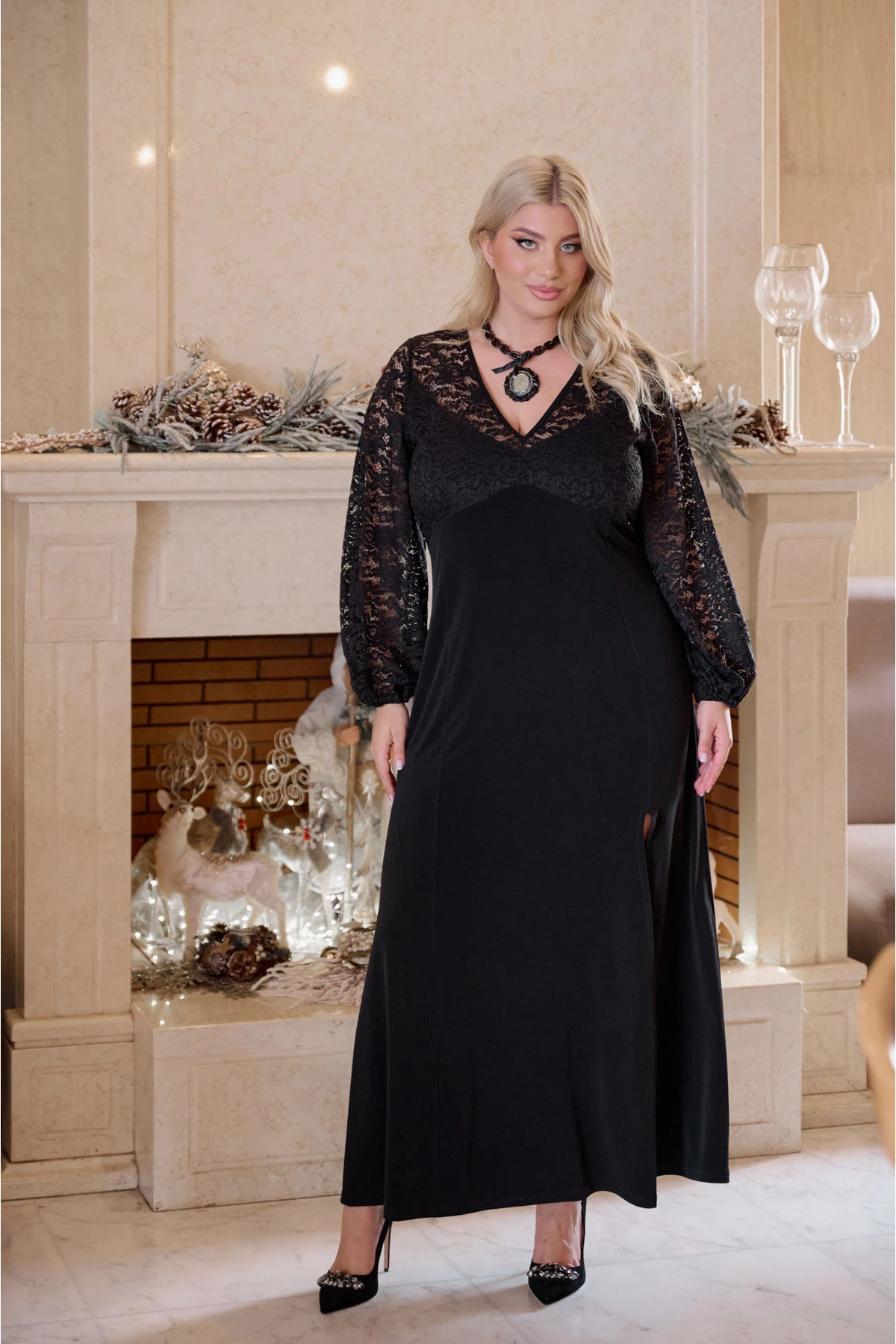 Φόρεμα V μάξι με δαντέλα στο στήθος και τα μανίκια μαύρο