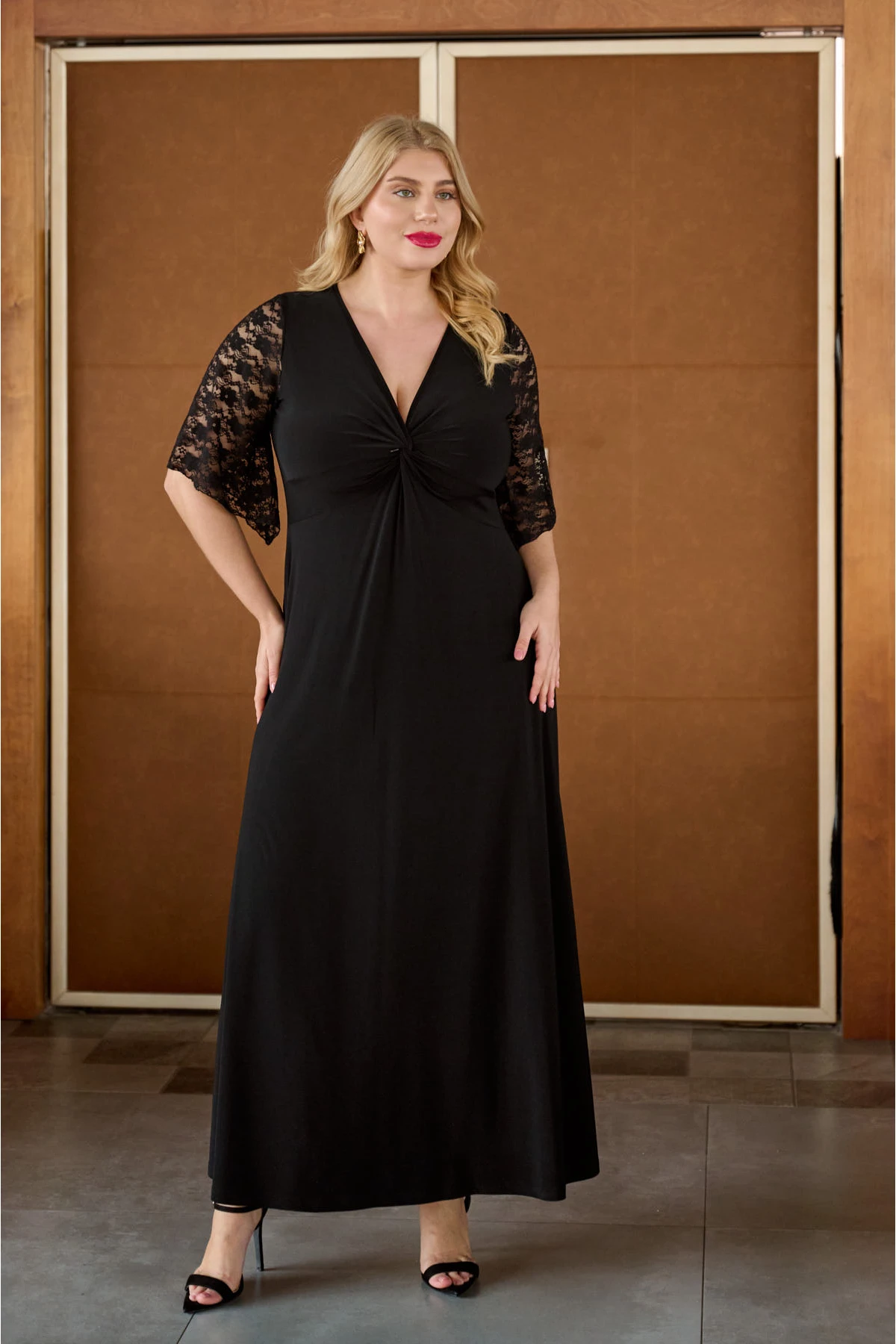 Φόρεμα μάξι κόμπος με δαντέλα καμπάνα μανίκι μαύρο