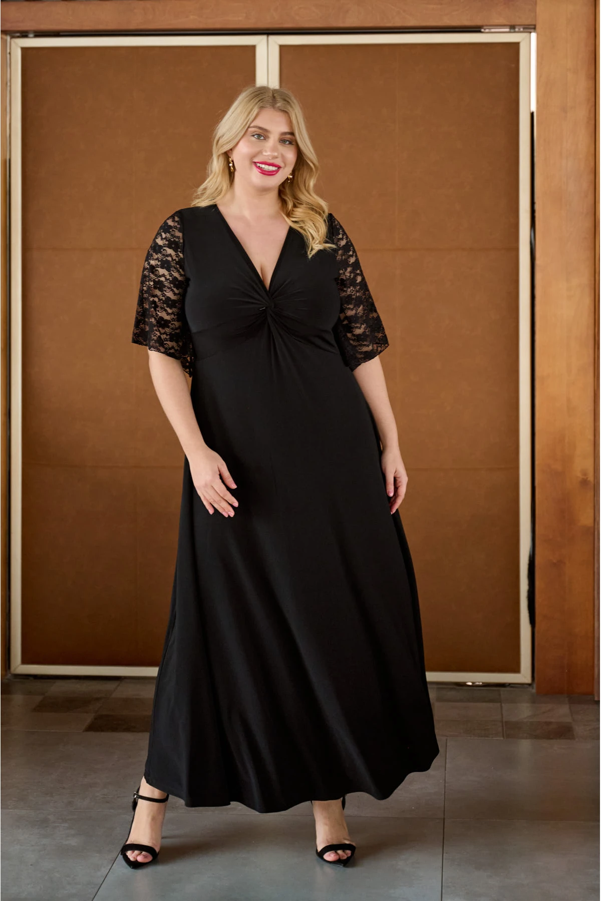 Φόρεμα μάξι κόμπος με δαντέλα καμπάνα μανίκι μαύρο