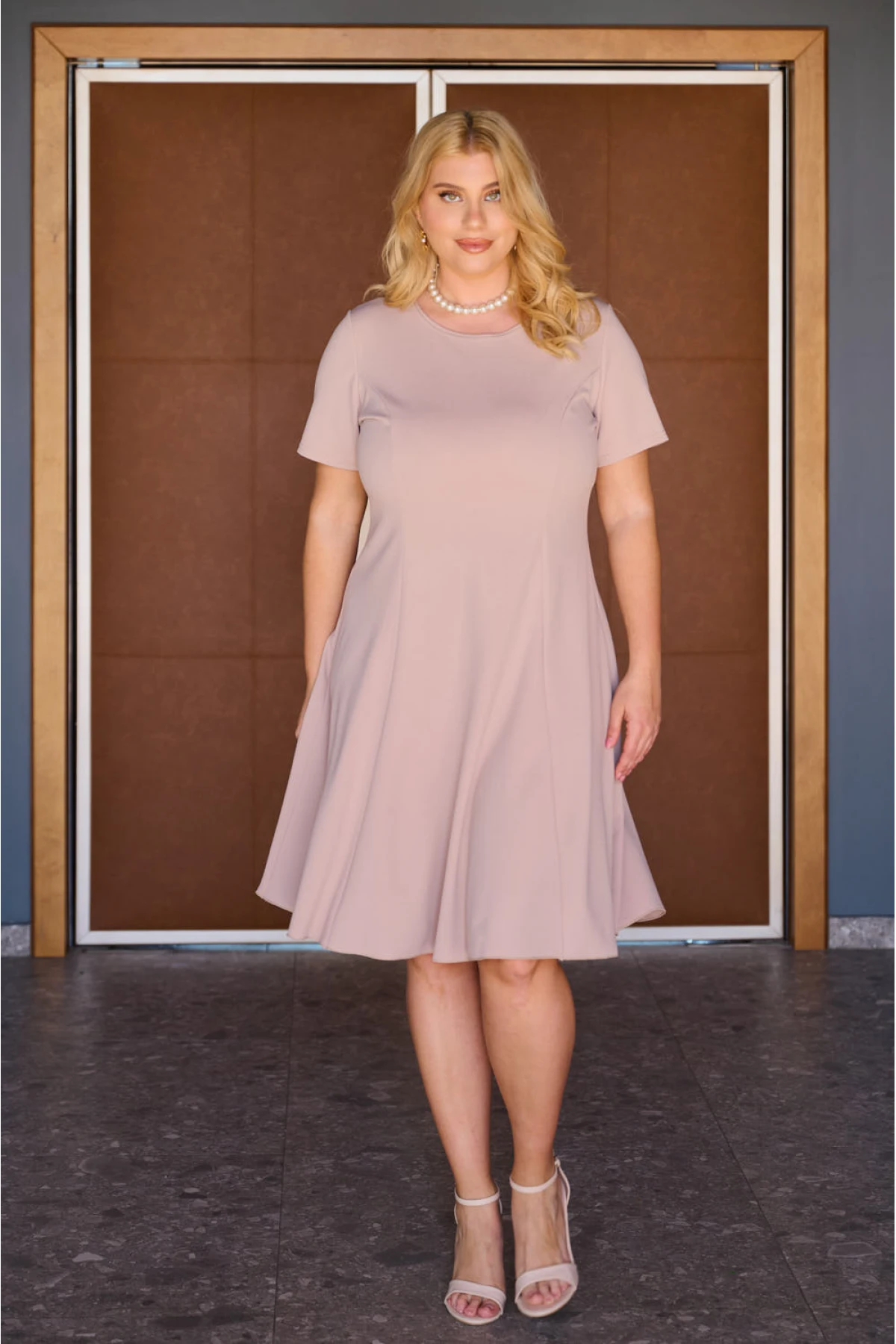 Φόρεμα κλος midi κοντό μανίκι κρεπ μπεζ