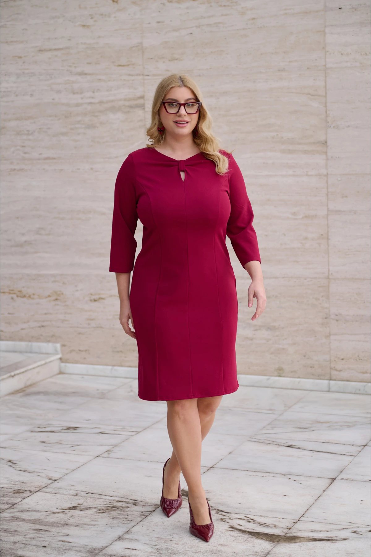 Φόρεμα με θηλύκι στη λαιμουδιά midi κρεπ μπορντό