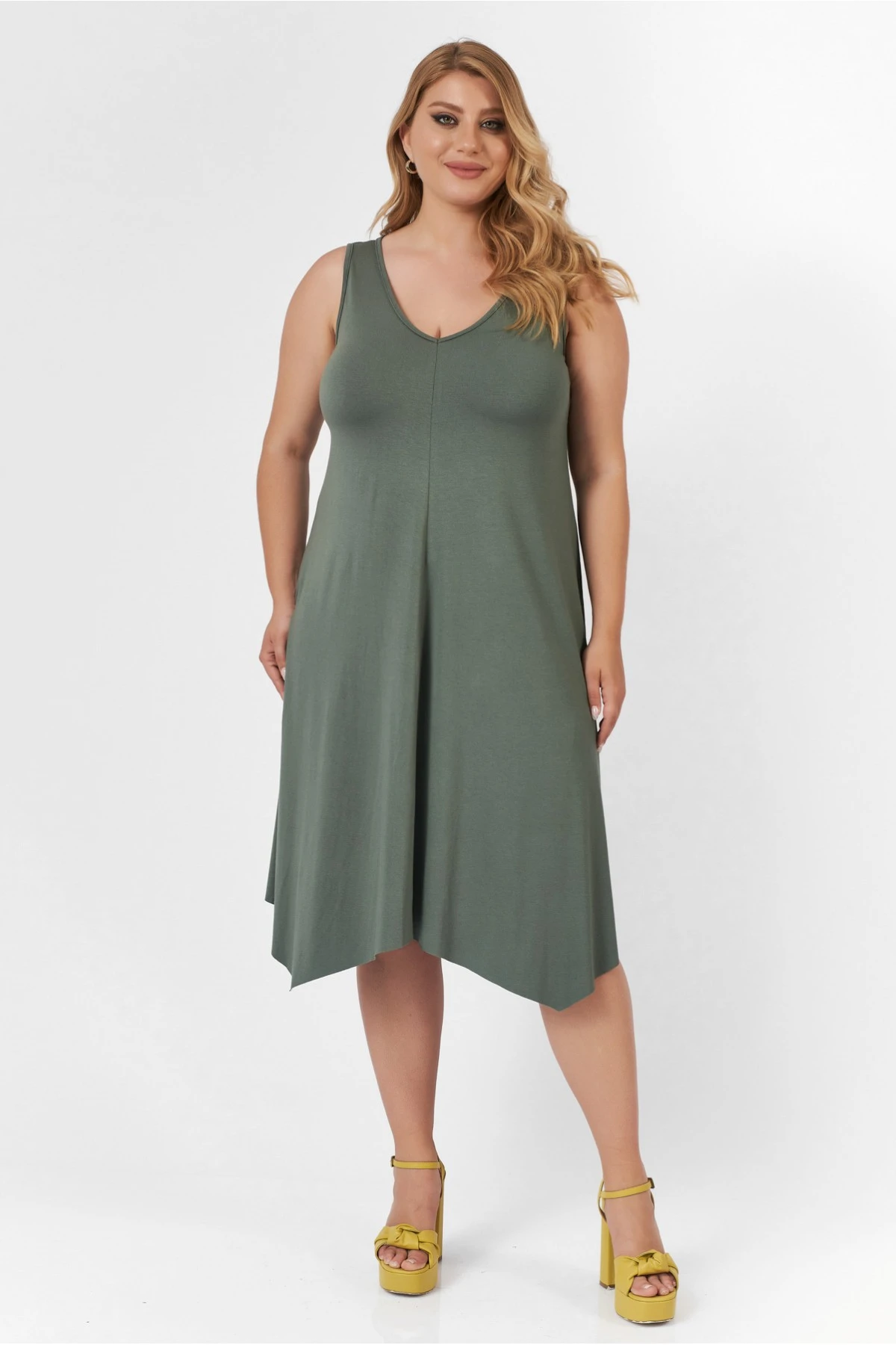 Φόρεμα midi viscose αμάνικο με μύτες χακί Φόρεμα midi viscose αμάνικο με μύτες χακί