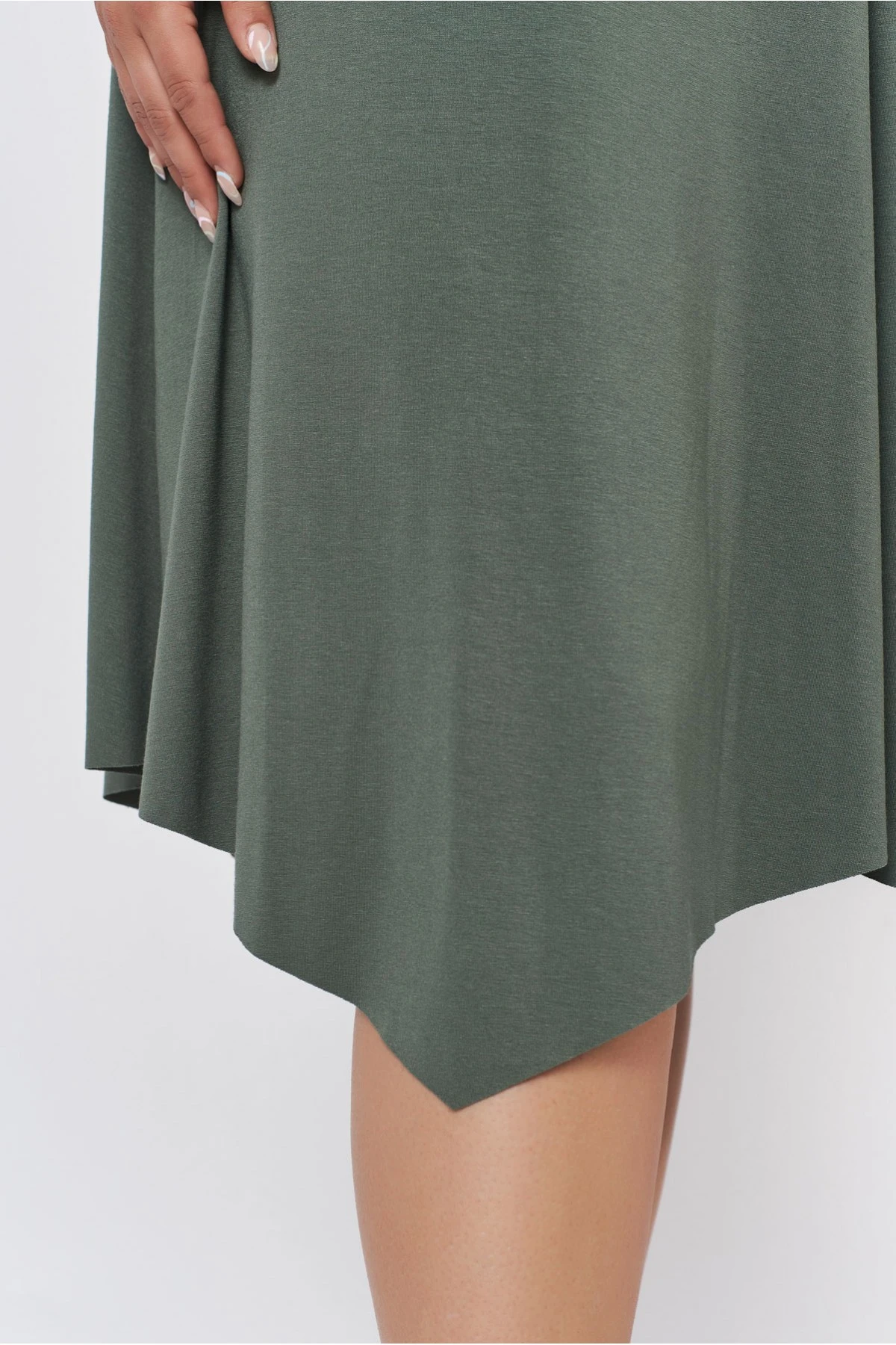 Φόρεμα midi viscose αμάνικο με μύτες χακί Φόρεμα midi viscose αμάνικο με μύτες χακί