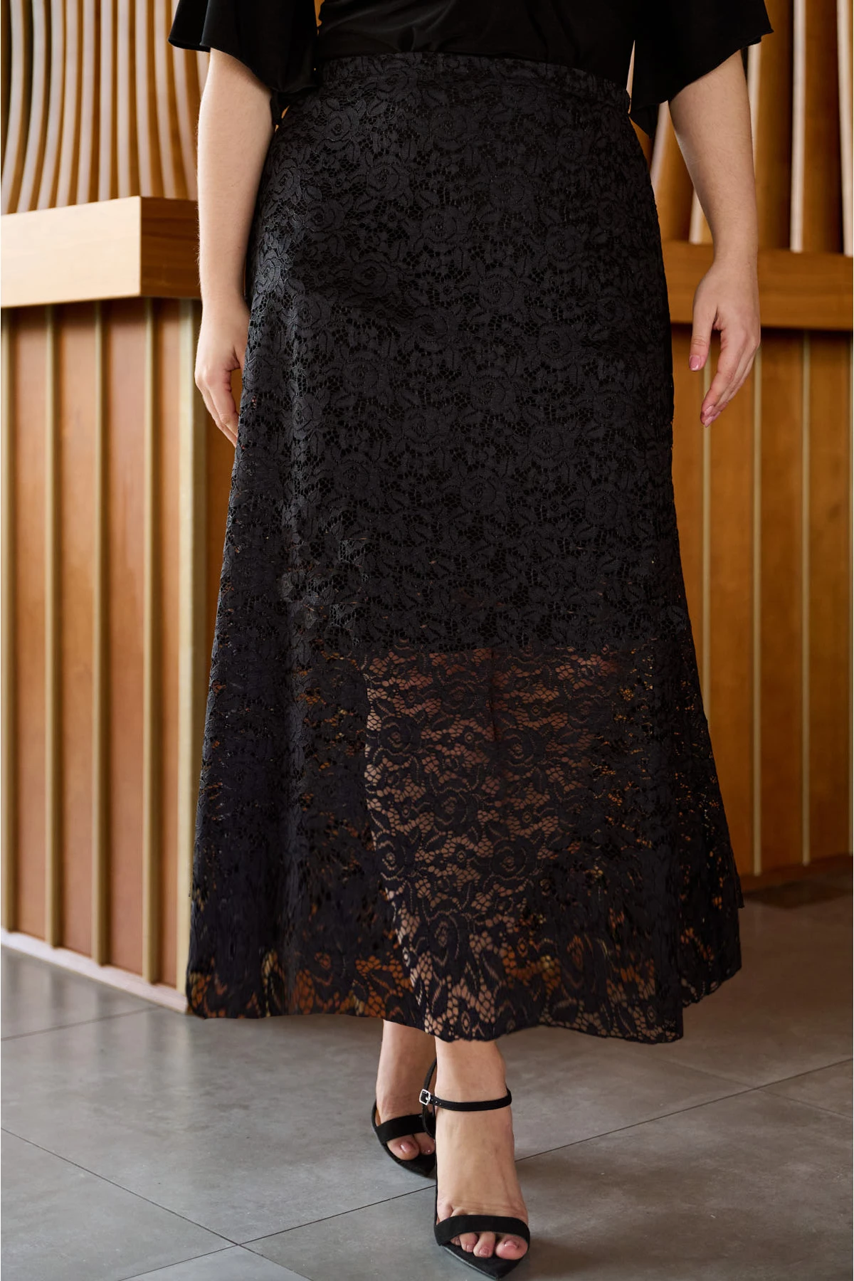 Φούστα δαντέλα με φόδρα μαύρη