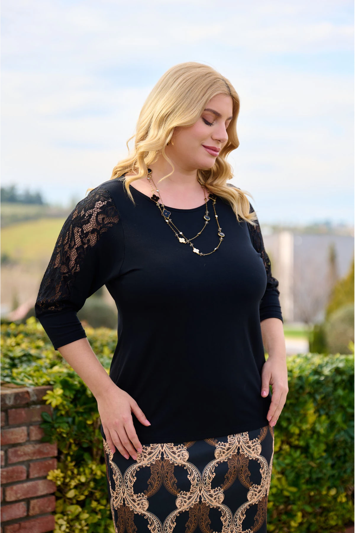 Μπλούζα μανίκι δαντέλα τρία τέταρτα μαύρη 