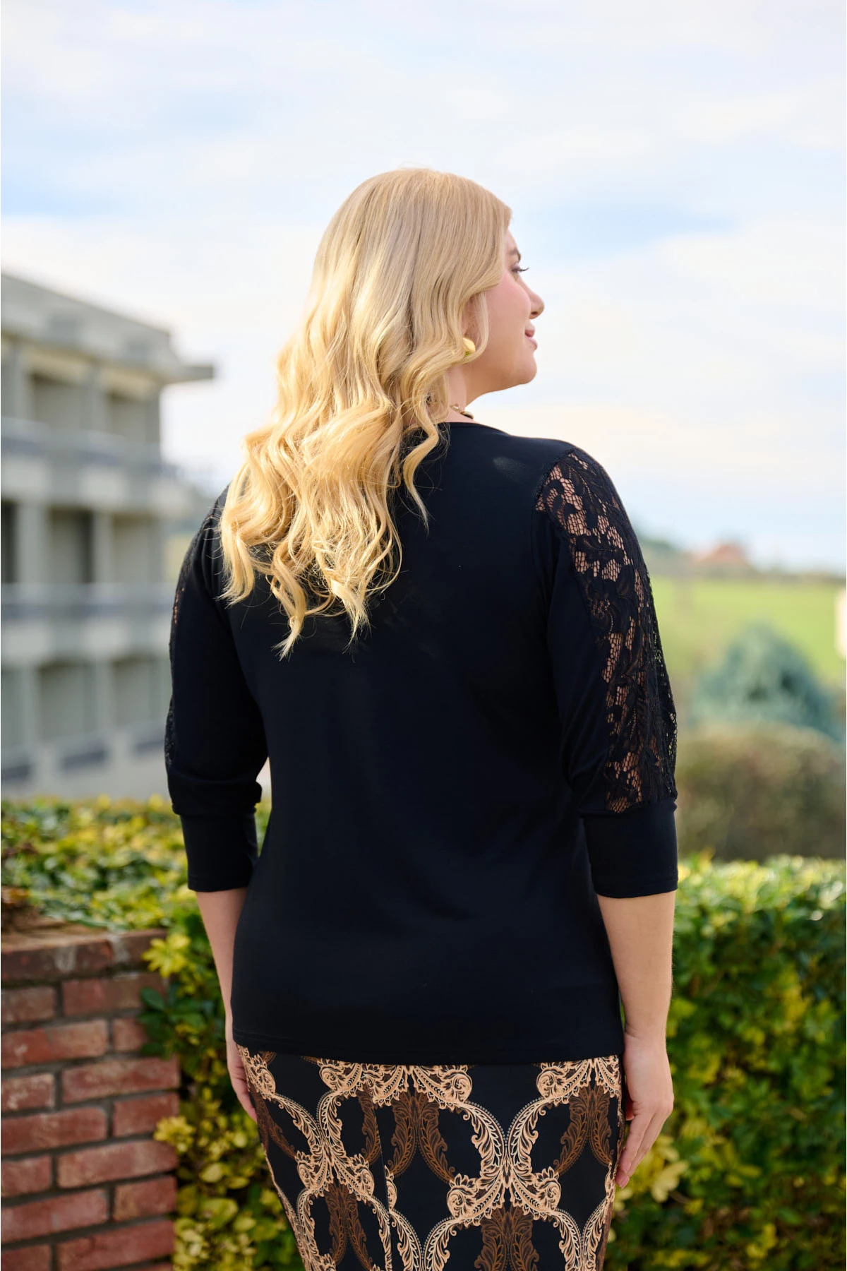 Μπλούζα μανίκι δαντέλα τρία τέταρτα μαύρη 