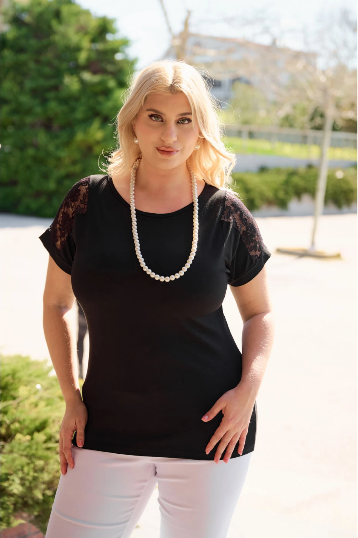 Μπλούζα κοντό μανίκι δαντέλα 