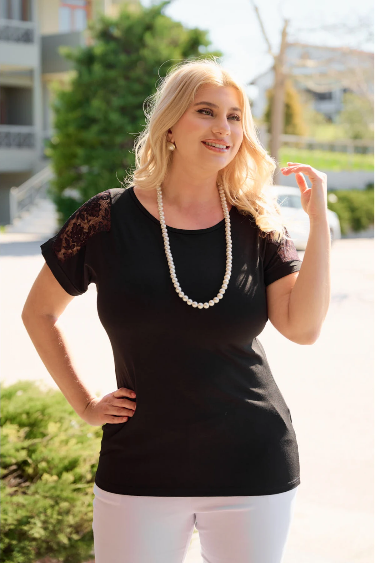 Μπλούζα κοντό μανίκι δαντέλα 