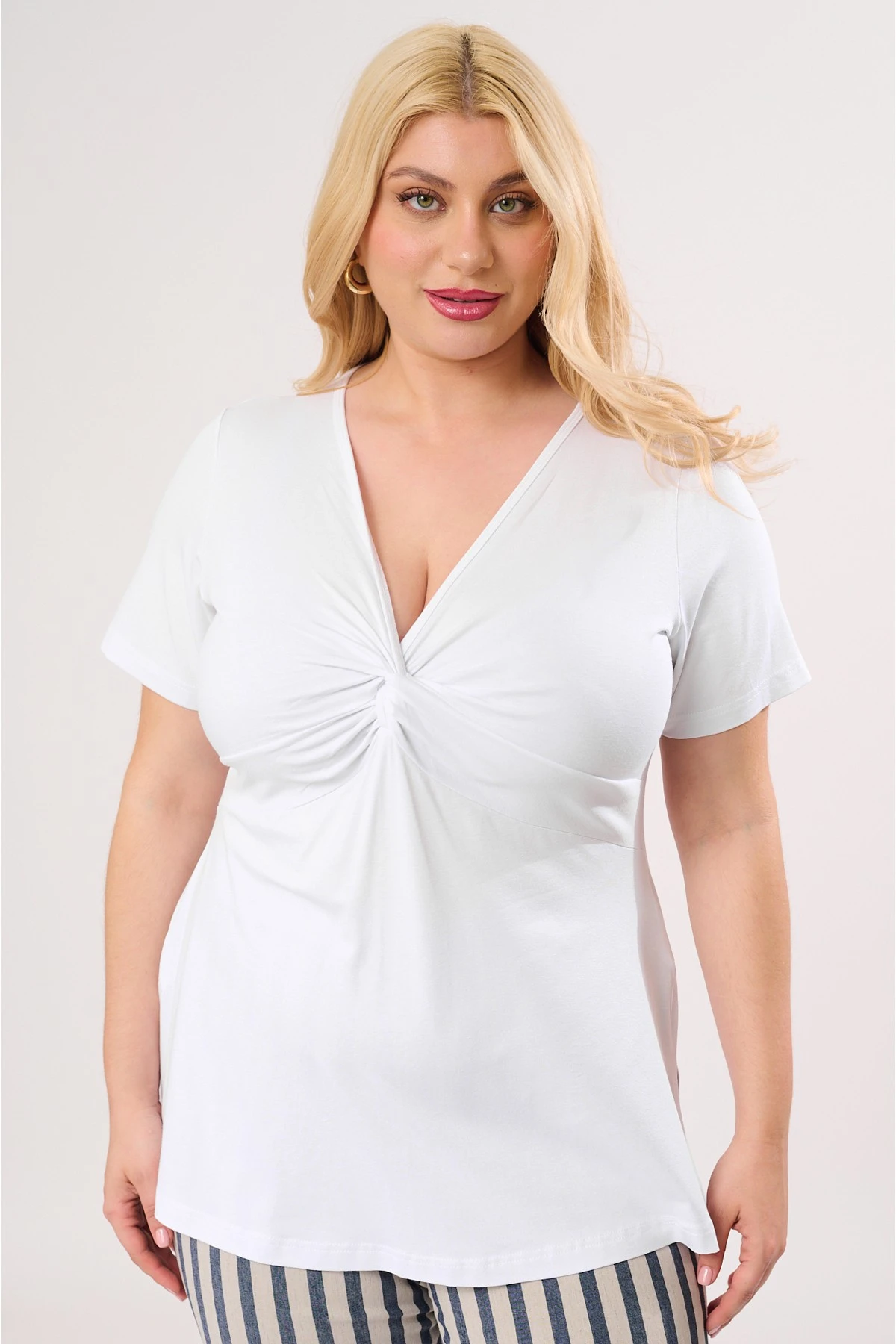 Μπλούζα κόμπος viscose ελαστική κοντό μανίκι λευκή Μπλούζα κόμπος viscose ελαστική κοντό μανίκι λευκή