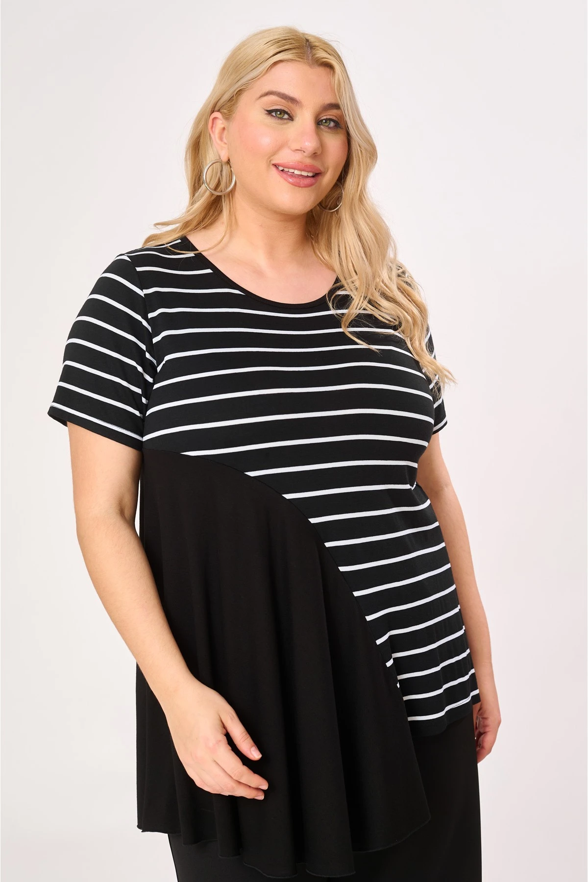 Μπλούζα ρίγα κομποζέ viscose κοντό μανίκι μαύρη