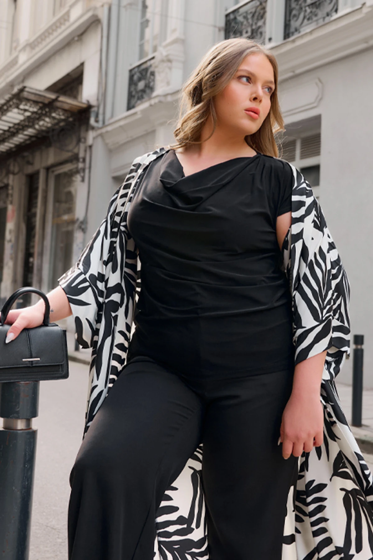 Μπλούζα ντραπέ μαύρη