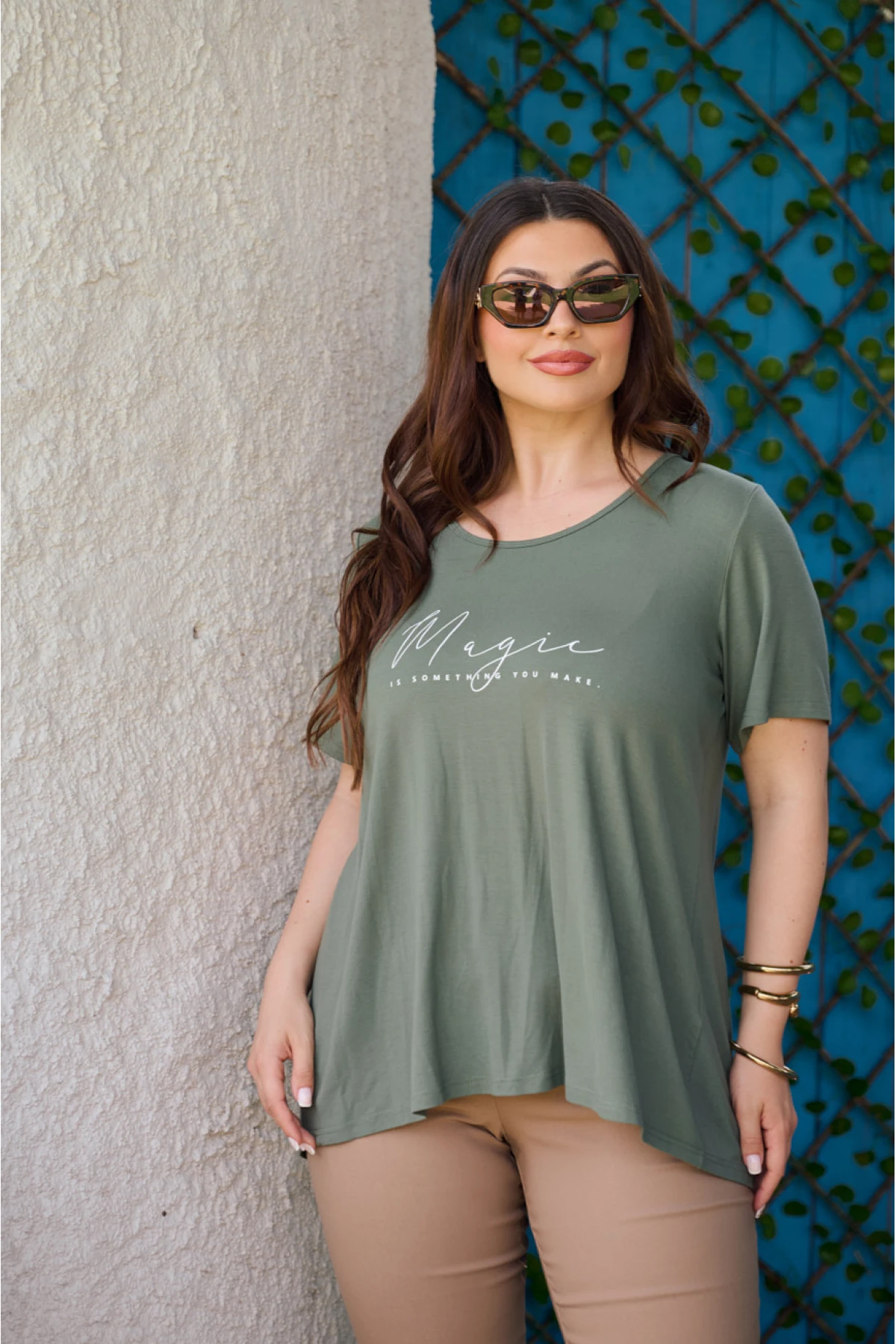 Μπλούζα viscose με κουφόπιετα πίσω και τύπωμα Magic χακί