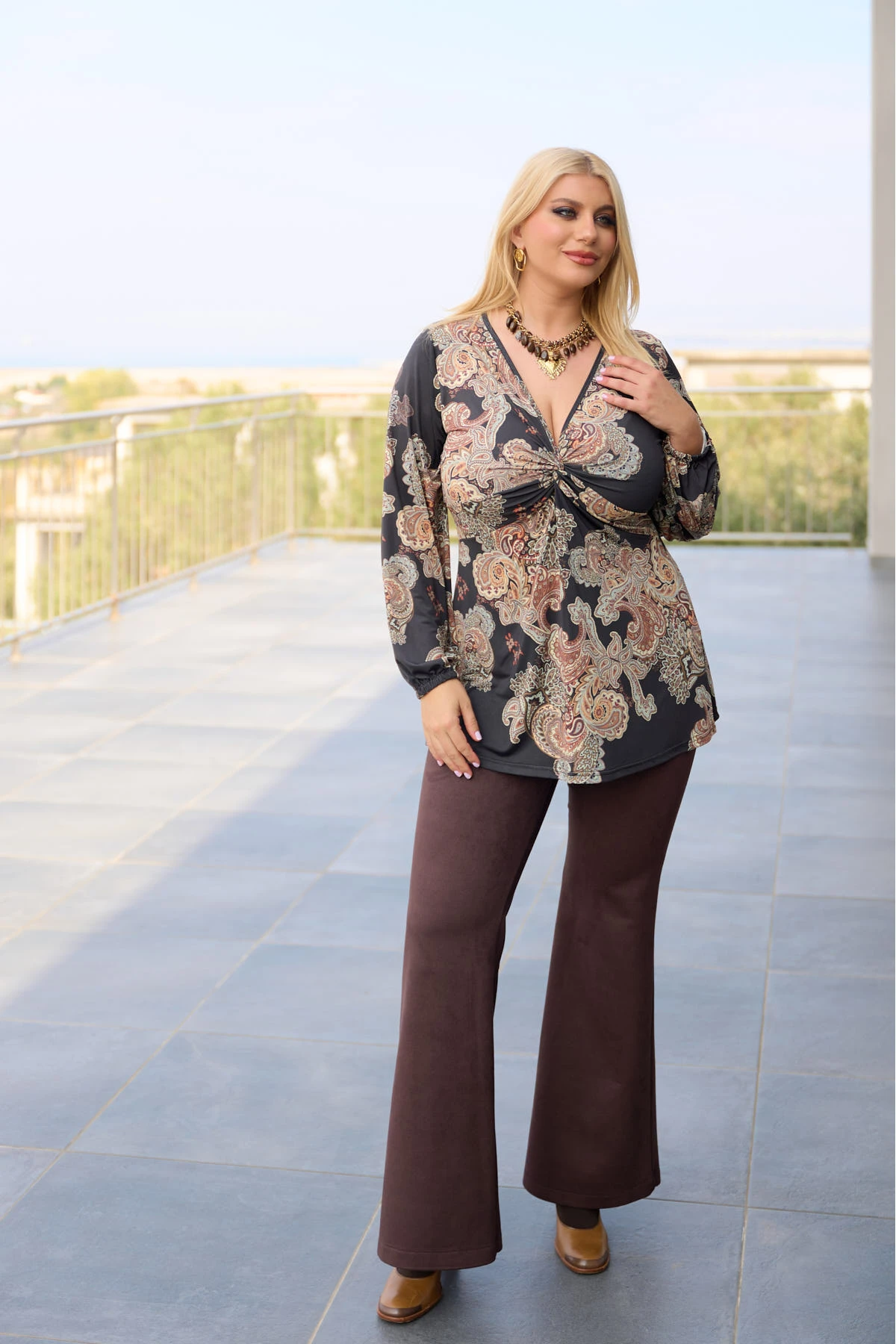 Μπλούζα κόμπος μακρύ μανίκι με λάστιχο λαχούρ μαύρο καφέ Μπλούζα κόμπος μακρύ μανίκι με λάστιχο λαχούρ μαύρο καφέ