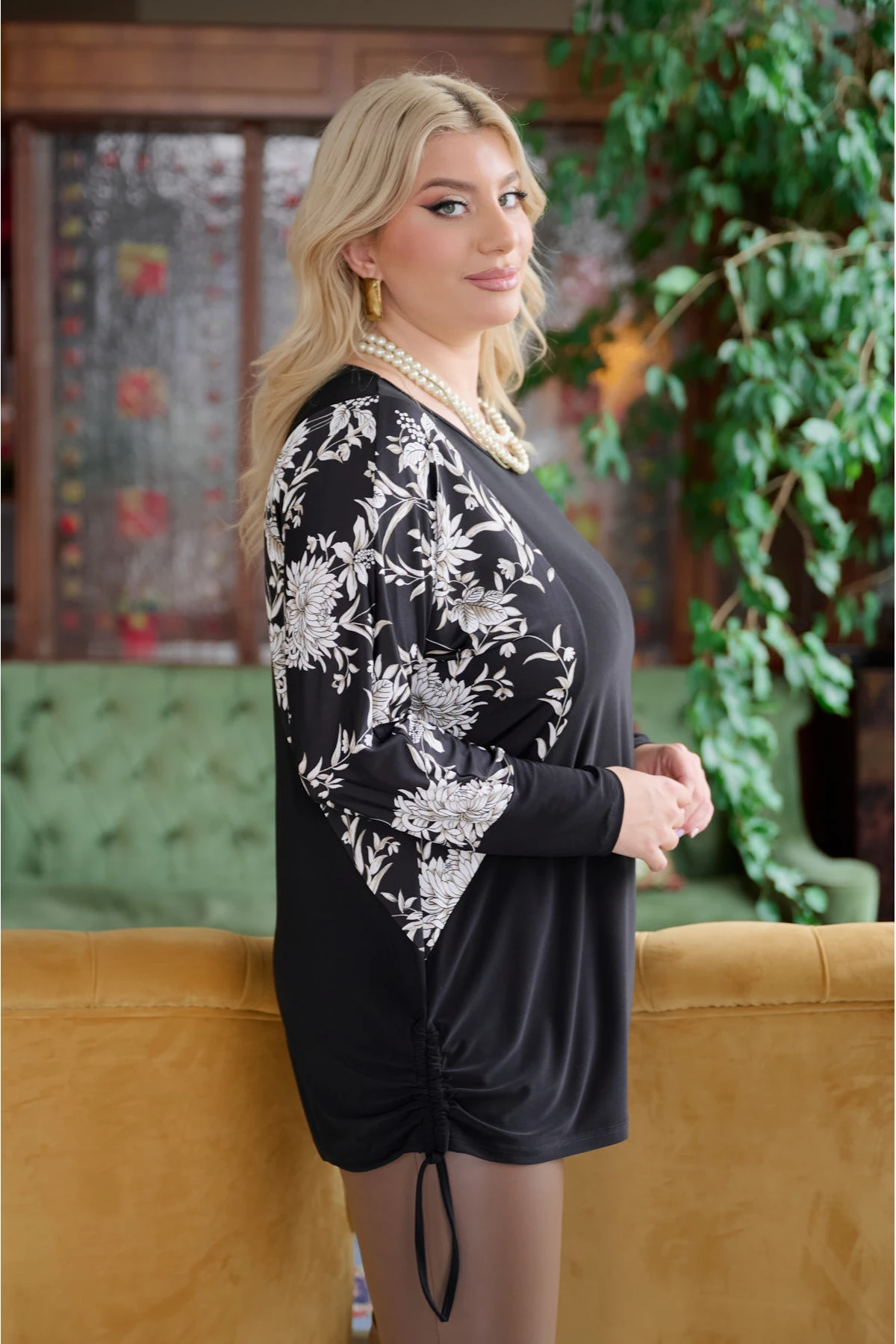 Μπλούζα δίχρωμη νυχτερίδα με σούρες στο πλάι φλοράλ ασπρόμαυρο