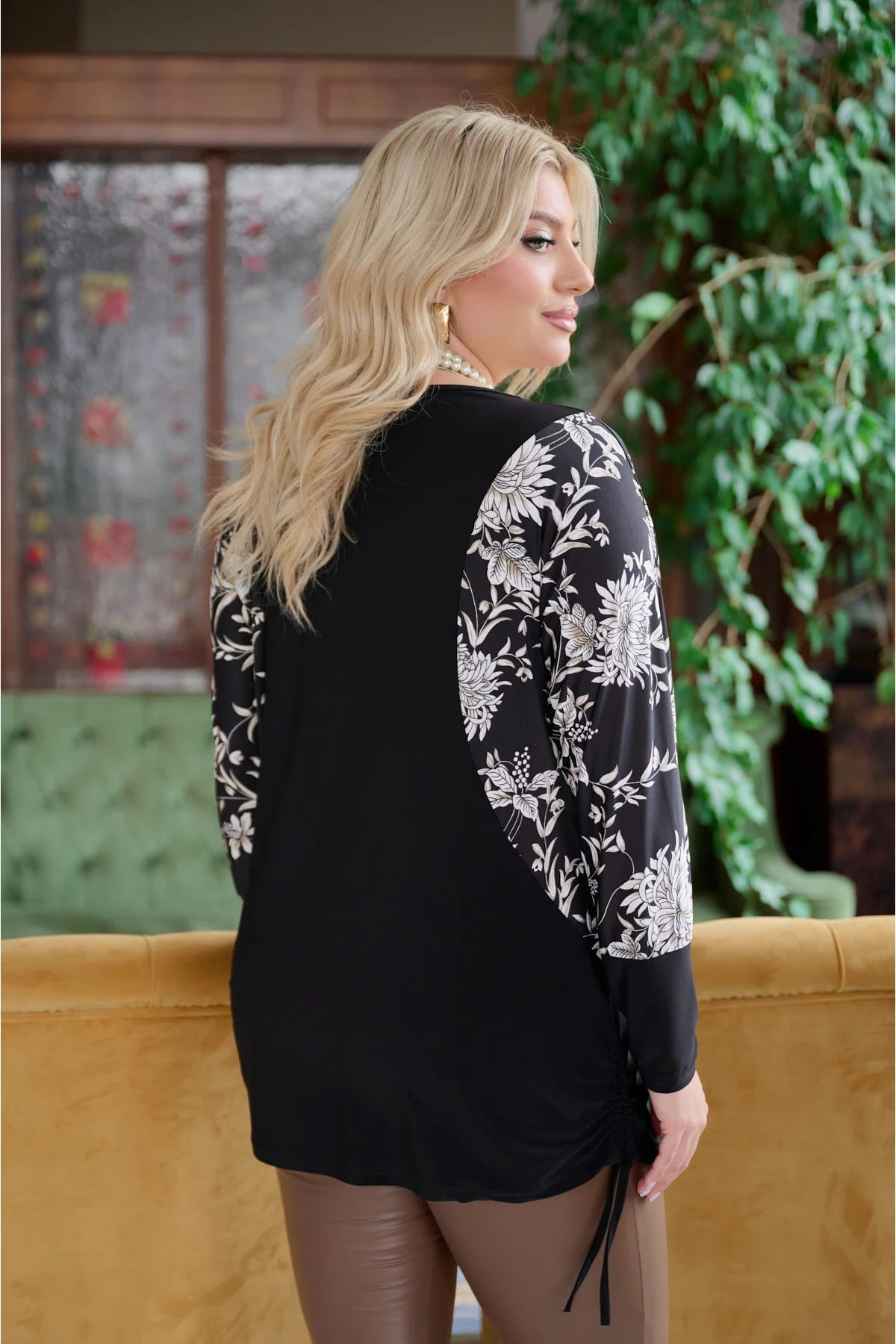 Μπλούζα δίχρωμη νυχτερίδα με σούρες στο πλάι φλοράλ ασπρόμαυρο