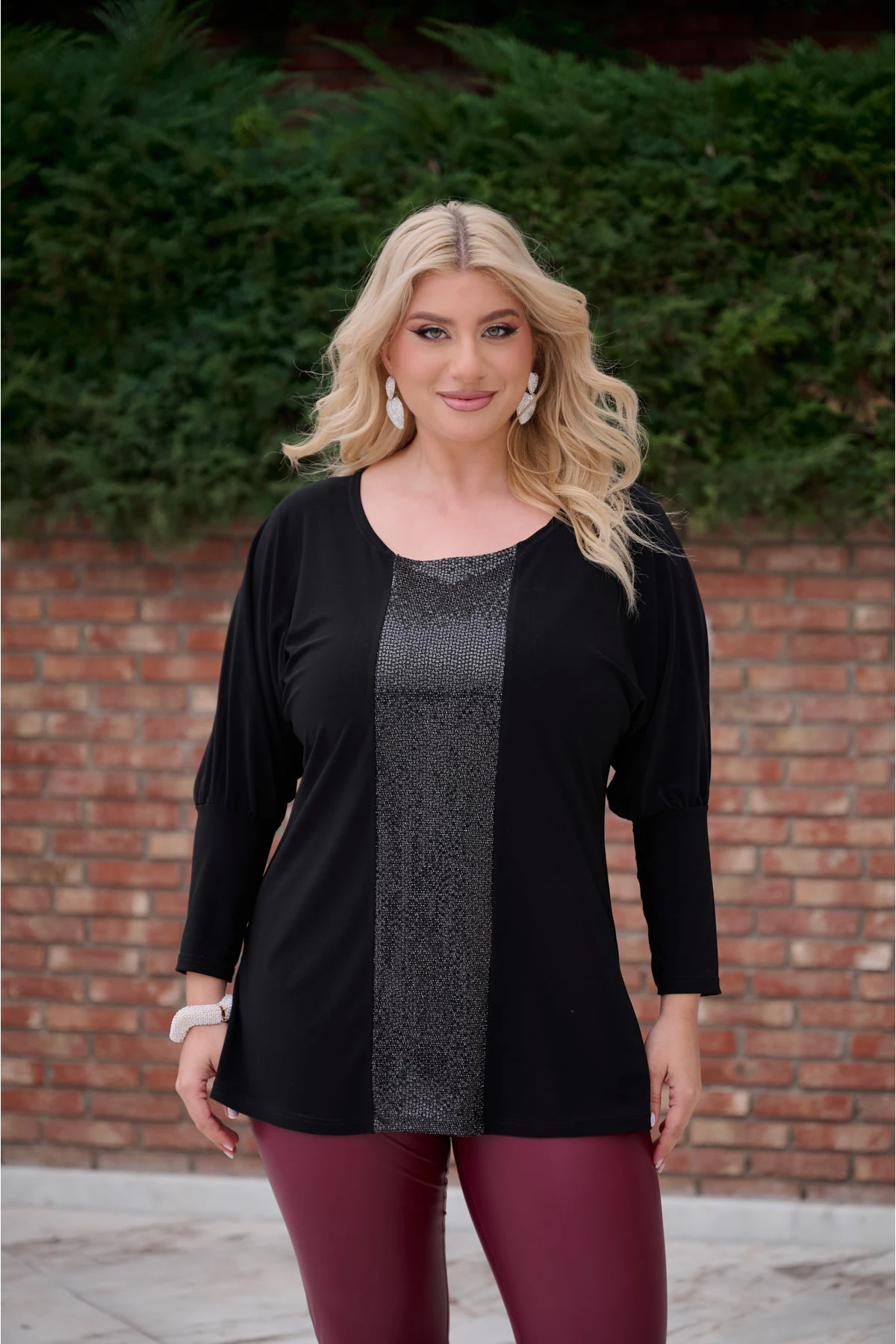 Μπλούζα νυχτερίδα  παγιέτα μπροστά και σχίσιμο στο πλάι  μαύρη