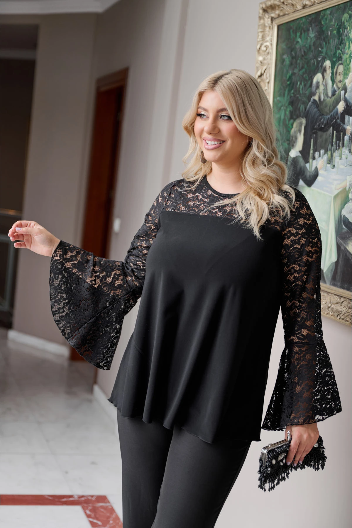 Μπλούζα με δαντέλα στους ώμους και τα μανίκια jersey μαύρη