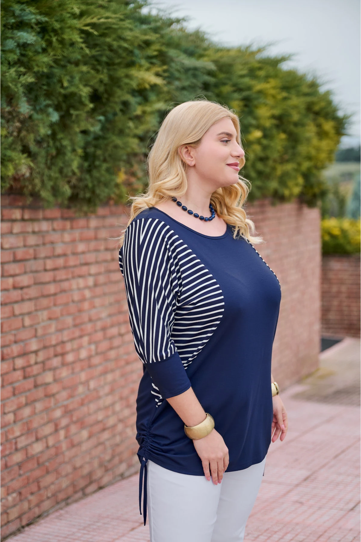 Μπλούζα  νυχτερίδα με σούρες στο πλάι ρίγα μπλε