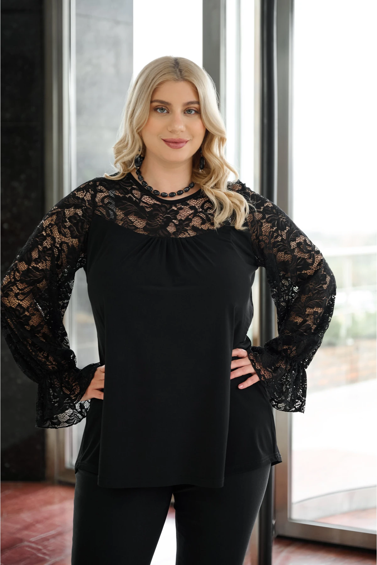 Μπλούζα μανίκι φούσκα με δαντέλα στους ώμους  jersey μαύρη