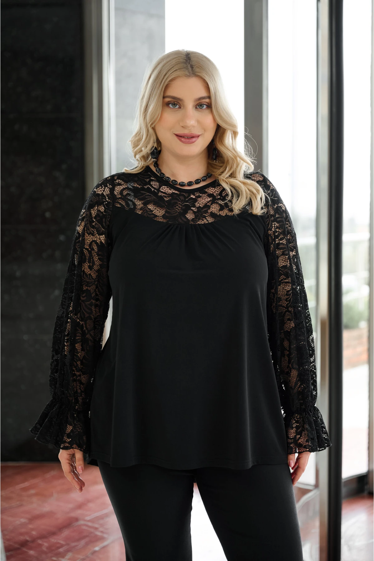 Μπλούζα μανίκι φούσκα με δαντέλα στους ώμους  jersey μαύρη