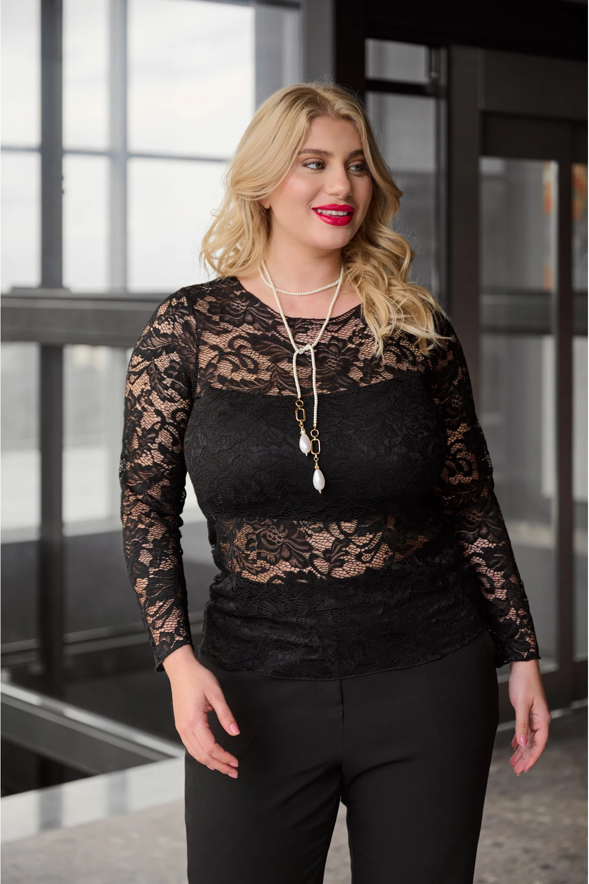 Μπλούζα ελαστική δαντέλα μαύρη