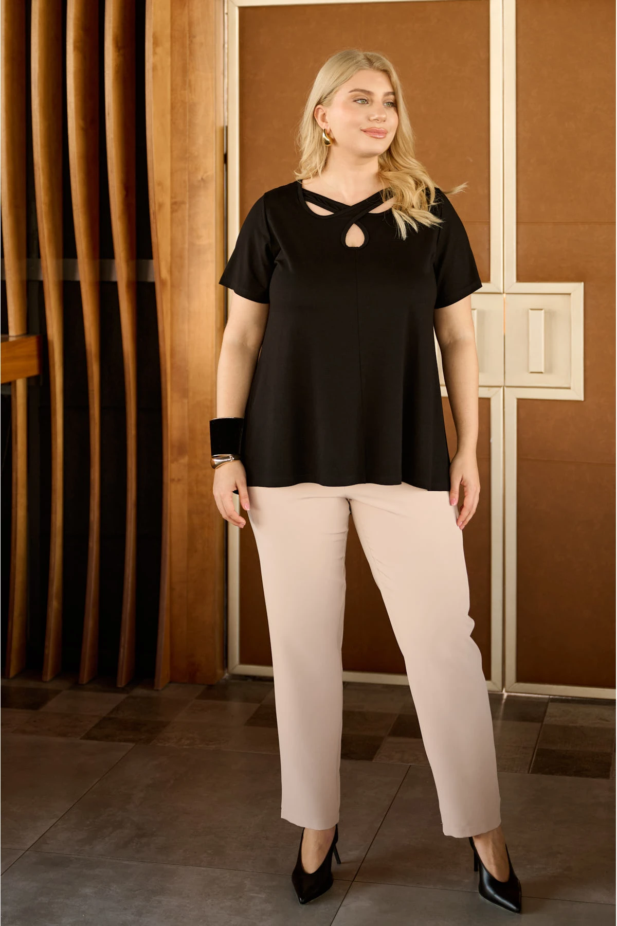 Μπλούζα ελαστική viscose με χιαστή λαιμουδιά μαύρη