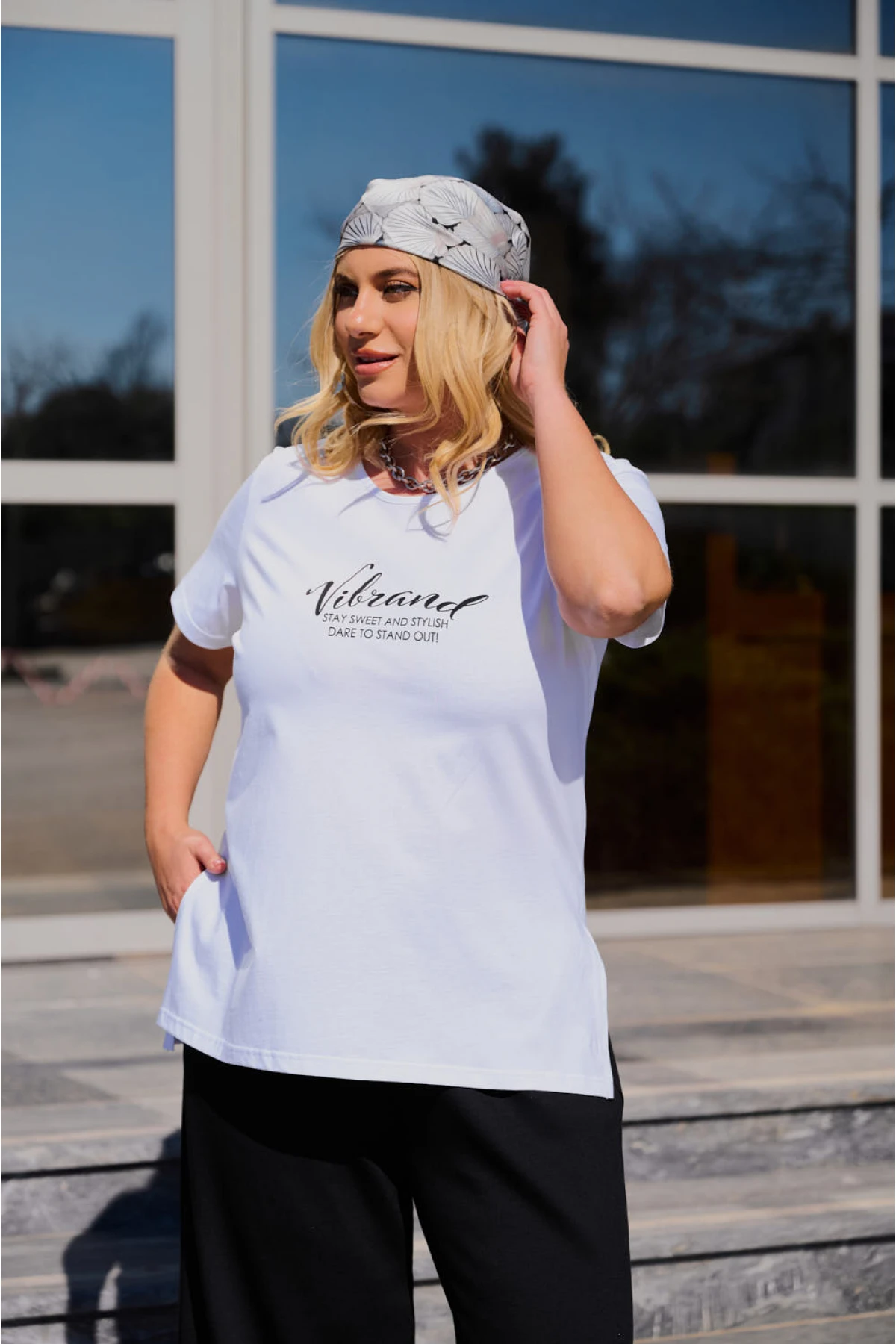 Μπλούζα μακριά βαμβακερή κοντό μανίκι τύπωμα Vibrand λευκή