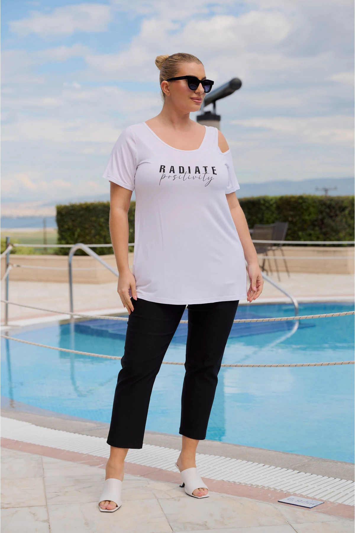 Μπλούζα ελαστική viscose ένας ώμος τύπωμα Radiate λευκή