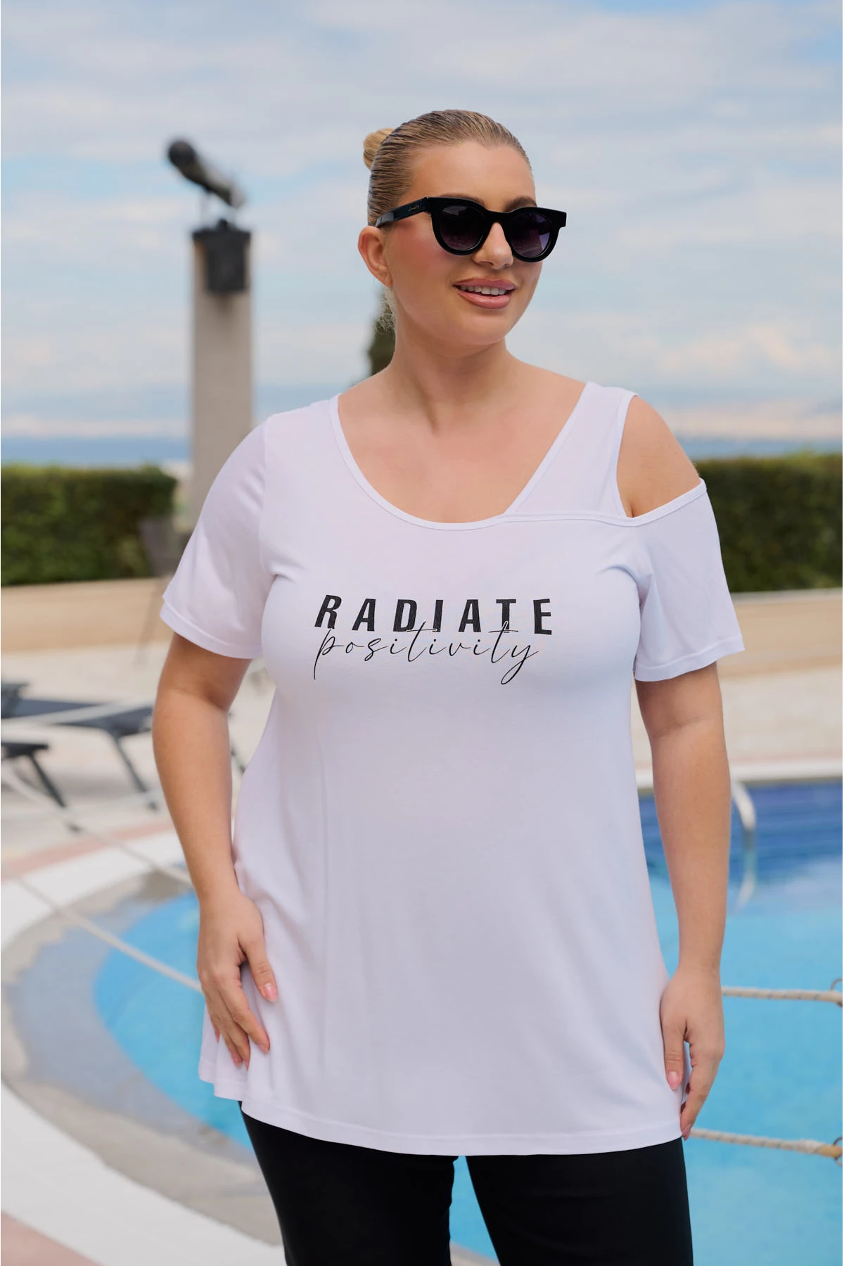 Μπλούζα ελαστική viscose ένας ώμος τύπωμα Radiate λευκή