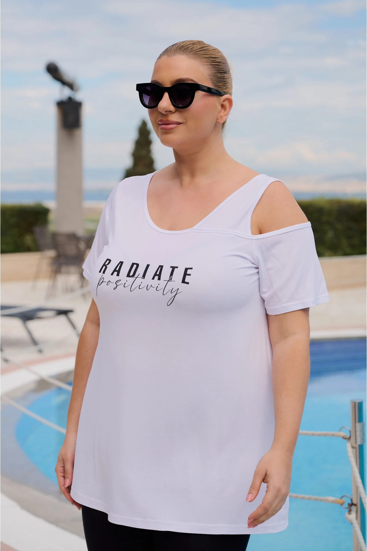 Μπλούζα ελαστική viscose ένας ώμος τύπωμα Radiate λευκή