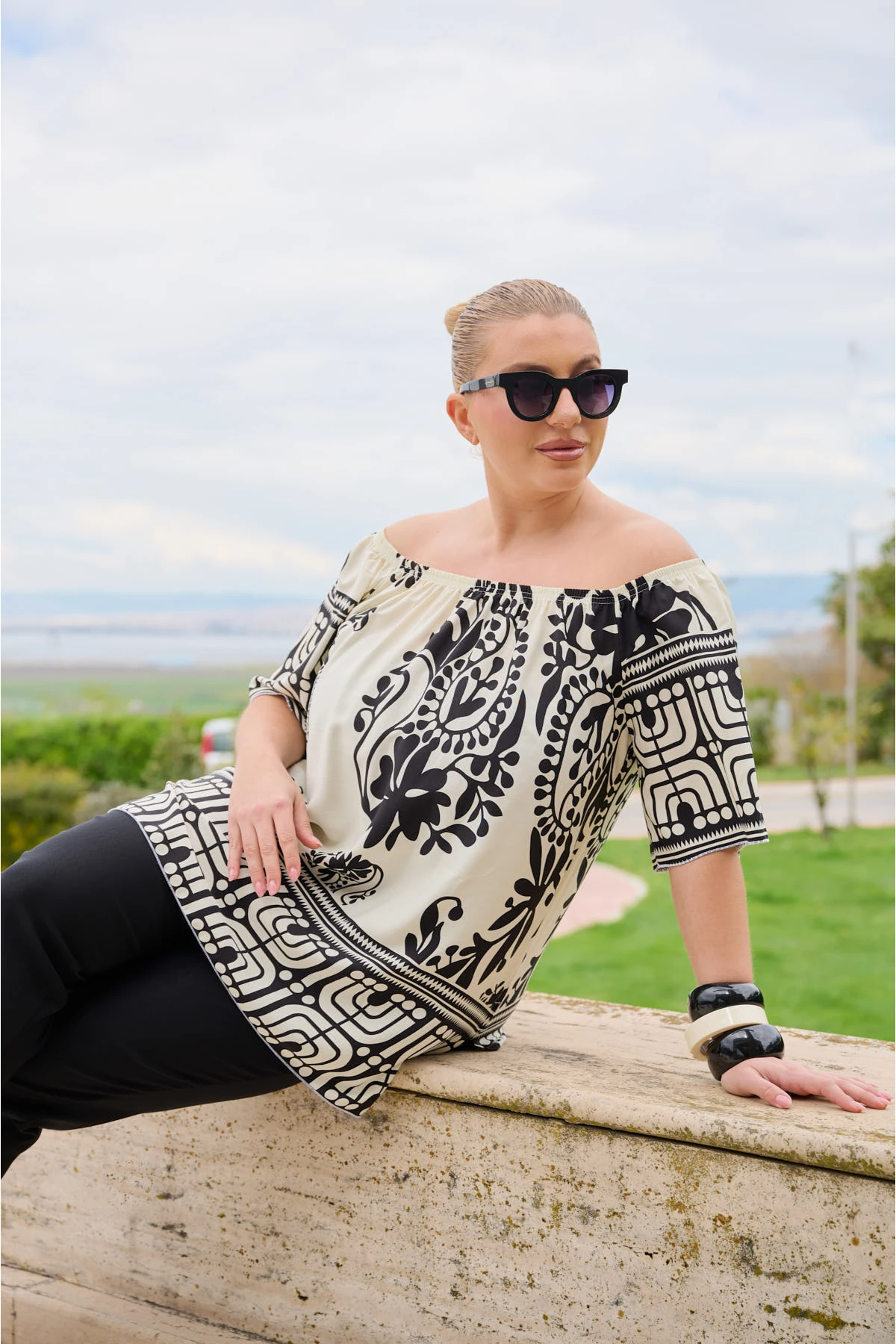 Μπλούζα resort rayon έξω ώμοι κοντό μανίκι φλοράλ ραπόρτο μαύρο